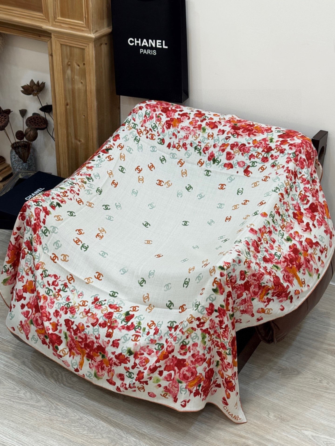 🌸·春日碎花Chanel 140丝绒双面披肩25新款碎花花披肩超级有氛围感135*135cm的大尺寸配色