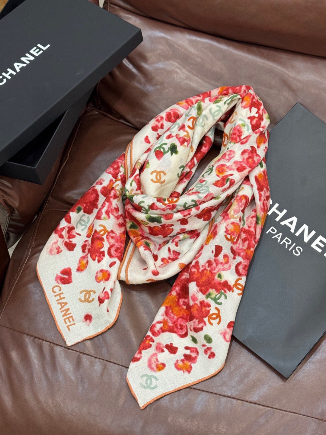 🌸·春日碎花Chanel 140丝绒双面披肩25新款碎花花披肩超级有氛围感135*135cm的大尺寸配色