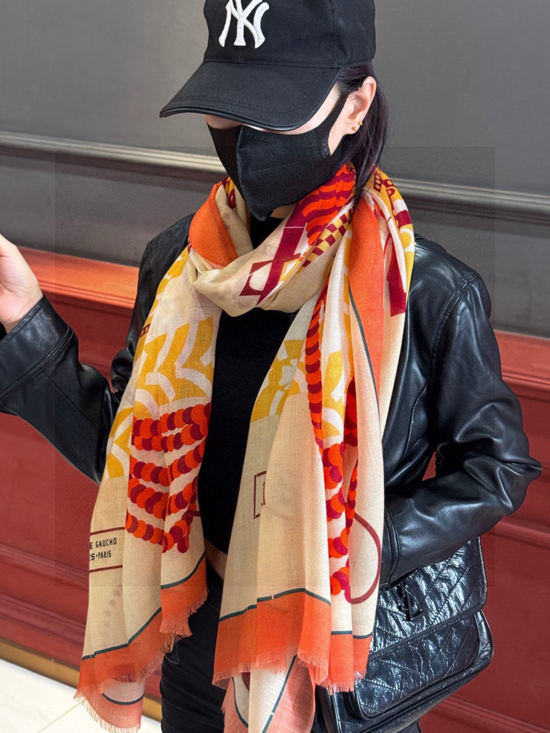 NO:729411,Counter synchronization. Hermes bought it and everyone said it looked good [Saddle Cashmere Long Scarf] Recommended top craftsmanship, great value, Hermès counter popular cashmere long scarf, three-dimensional presentation of patterns and textures, extremely high-grade special craftsmanship, high-end research and development, stunning advent, special cutting-edge craftsmanship, loved by Bai Fumei. Whether it is quality, style or price, they scream for big brands. Super cost-effective, definitely worth buying size 100*200 high version scarf, high version scarf, hermes, hermes19860909专柜同步 Hermes家买了都说好看【马鞍羊绒长巾】推荐顶级工艺超值爱马仕专柜爆款羊绒长巾立体呈现图案纹路实物档次极高特殊工艺高端研发惊艳问世特殊尖端工艺处理受到白富美的喜欢 无论是品质 款式 价格都令大牌控的她们尖叫 超高性价比 绝对值得入手尺寸100*200高版本围巾,高版本围巾,hermes,hermes,scarf