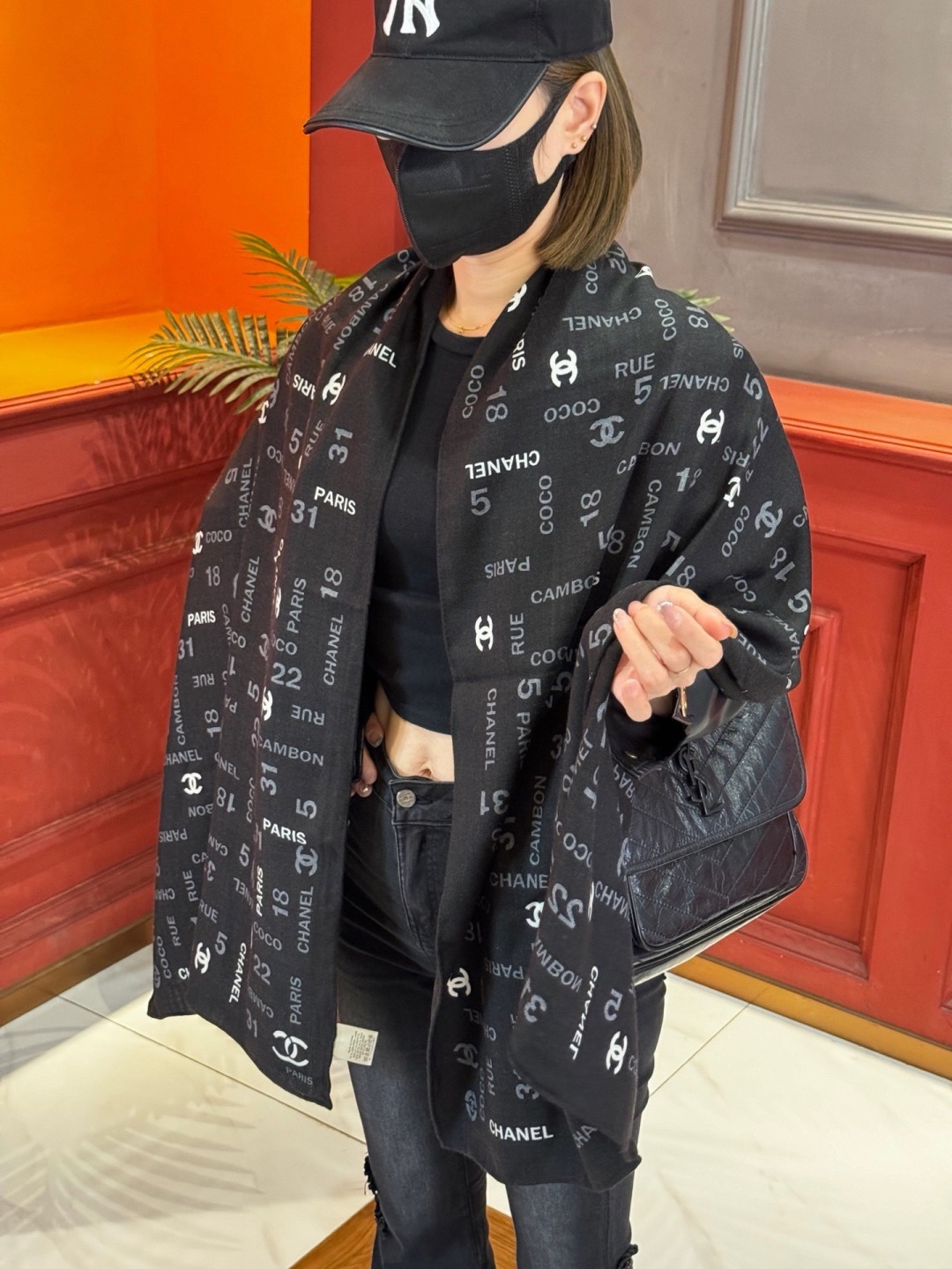 上新❤️【Chanel】 经典茶花优雅Coco风，Chanel最新菱格丝绒大方巾~气质到骨子里，香奶奶新