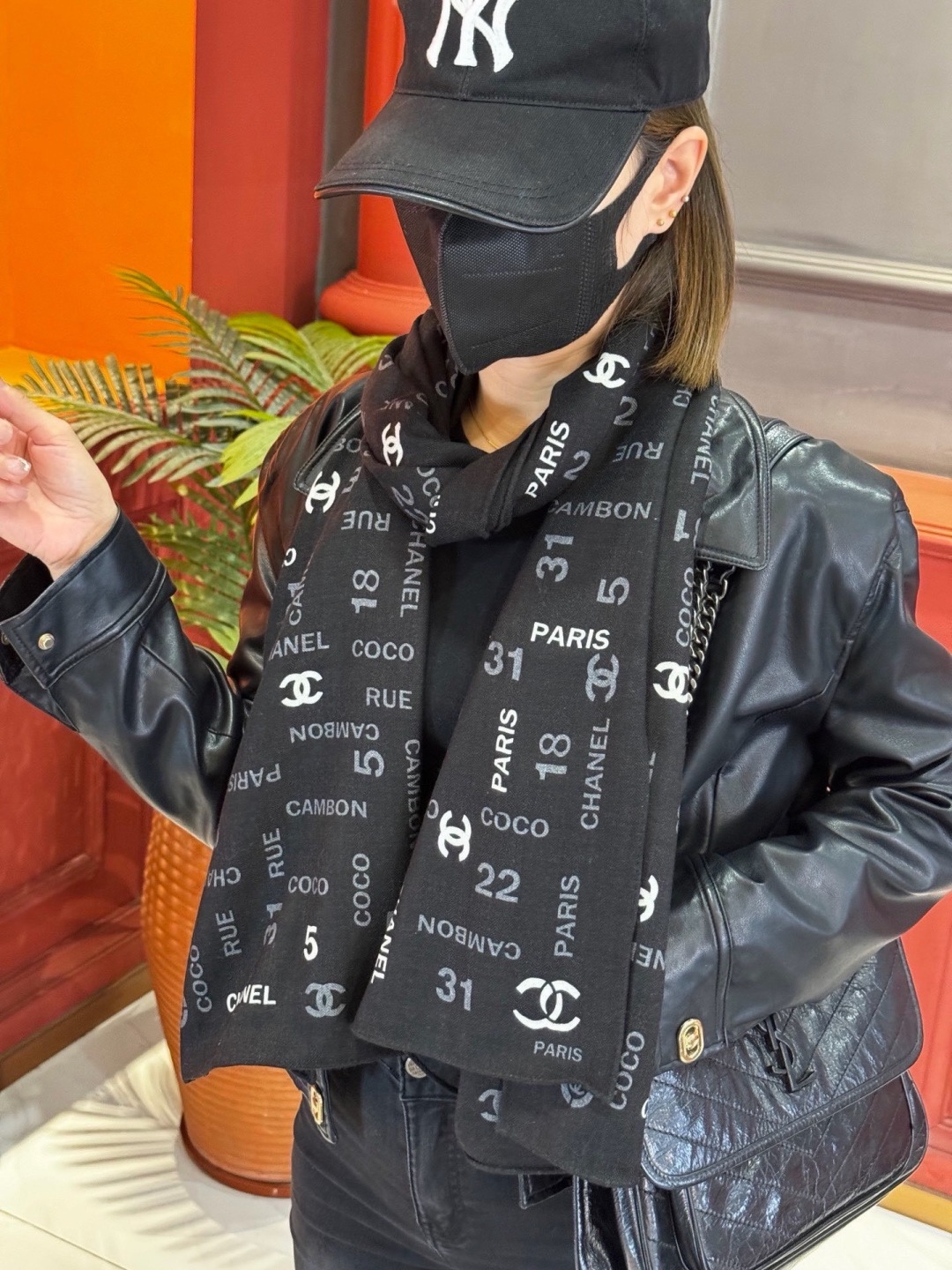 上新❤️【Chanel】 经典茶花优雅Coco风，Chanel最新菱格丝绒大方巾~气质到骨子里，香奶奶新