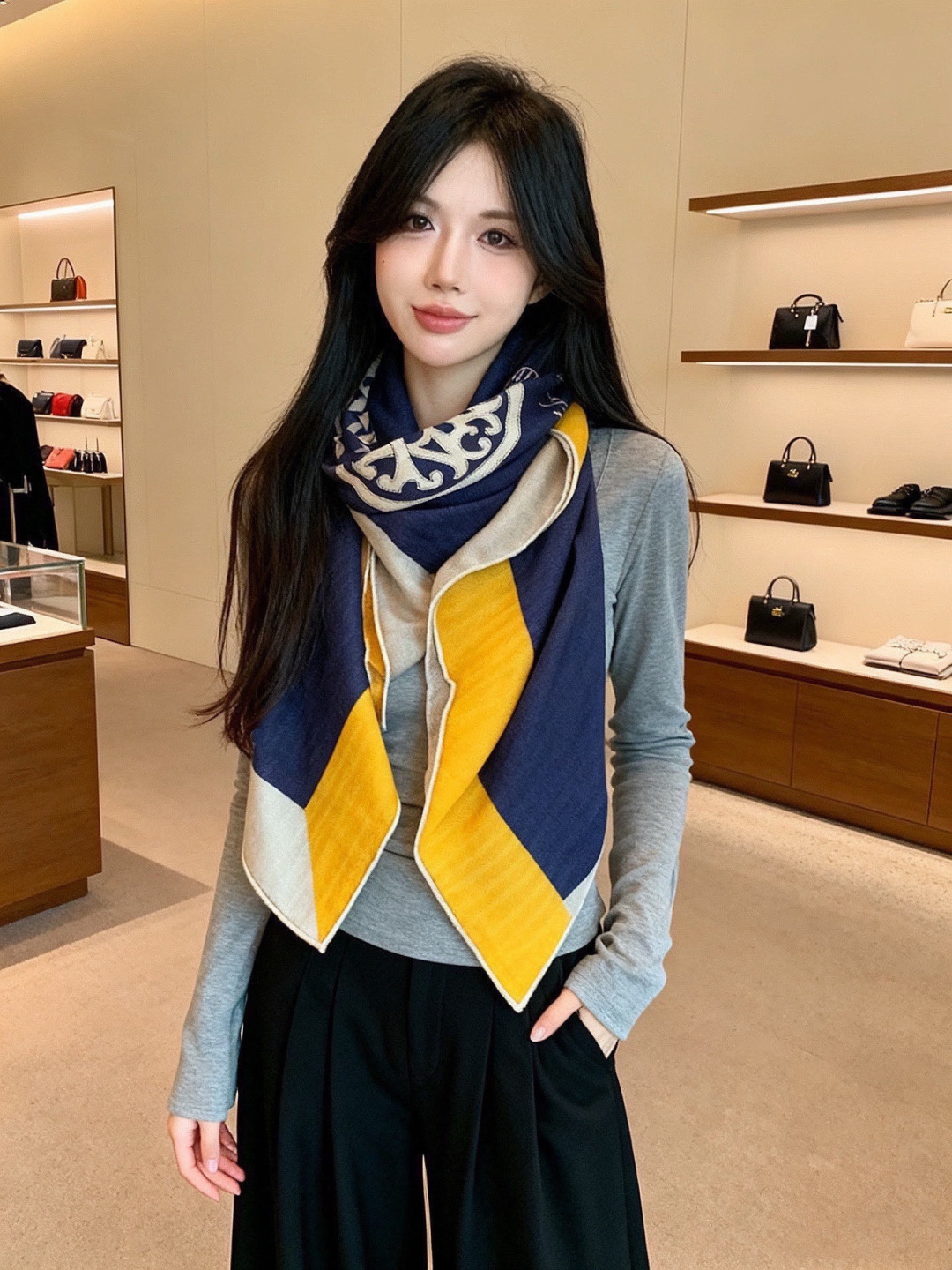 上新❤️ 【▪️摩登重磅圈C位！官网已断货，各种加价都巨难买！！！Hermes 秋冬首款140羊绒真丝围