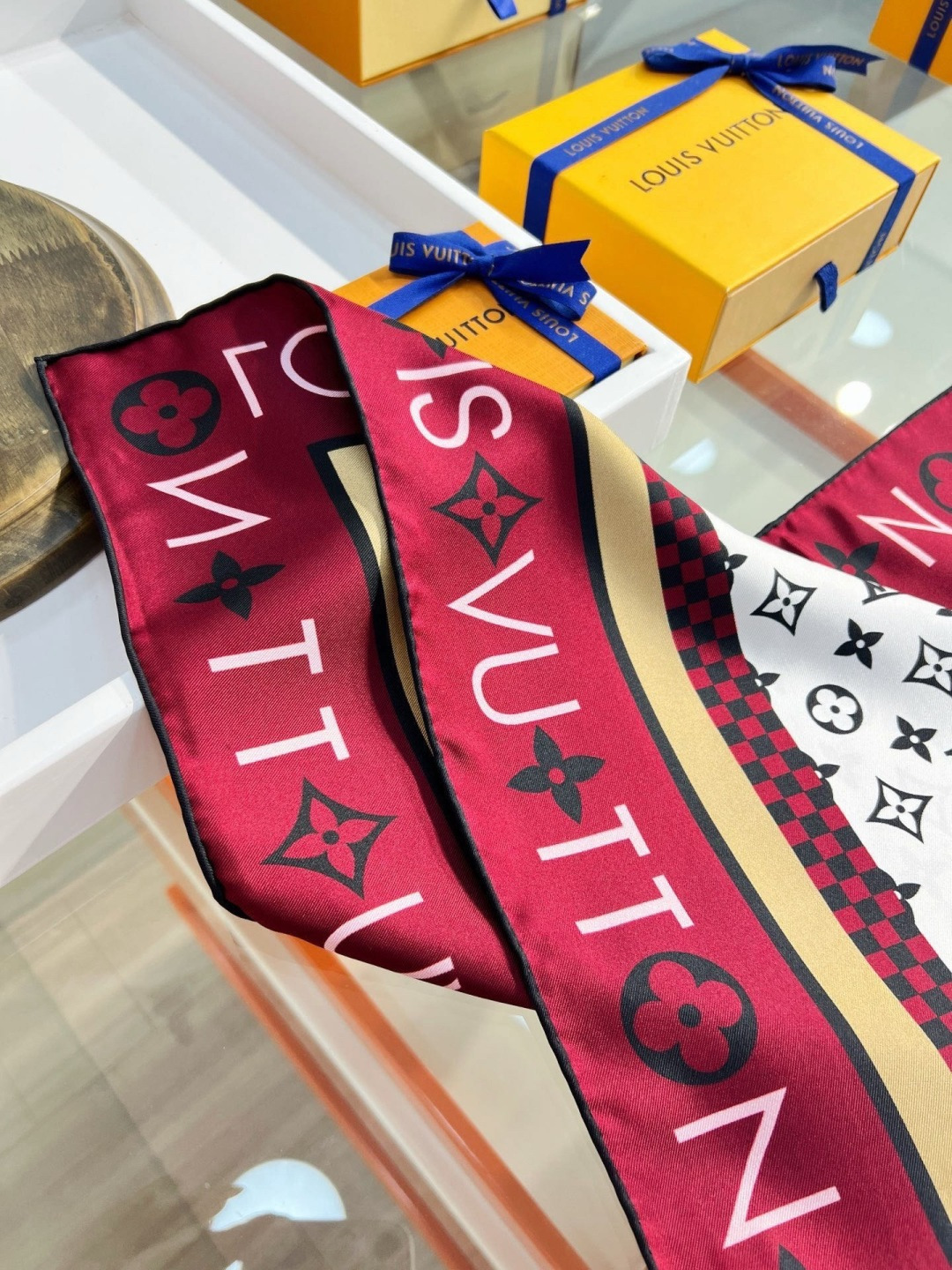 MONOGRAM SILHOUETTE 90双面丝巾Monogram Silhouette 方巾为华美桑