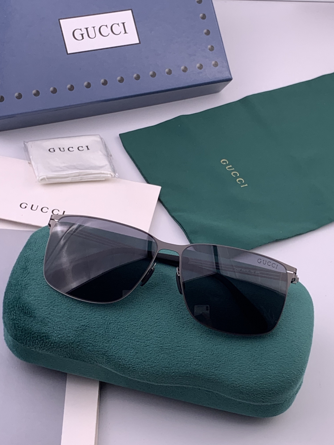 ♦️ GUCCI 新款男女情侣款太阳镜iP电镀永不褪色 超轻超有弹性整幅眼镜无螺丝重要的是压不坏 高清尼