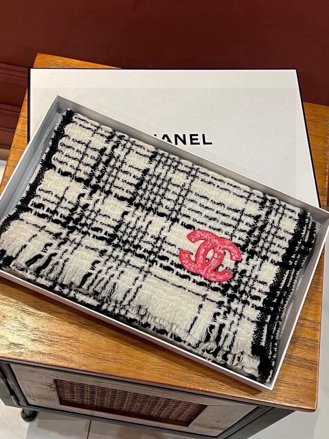 ‼️新😘😘香奈儿（CHANEL）年度最美‼️ 【双C编织格纹披肩】独家渠道原单货‼️年度最新力作 顶极高