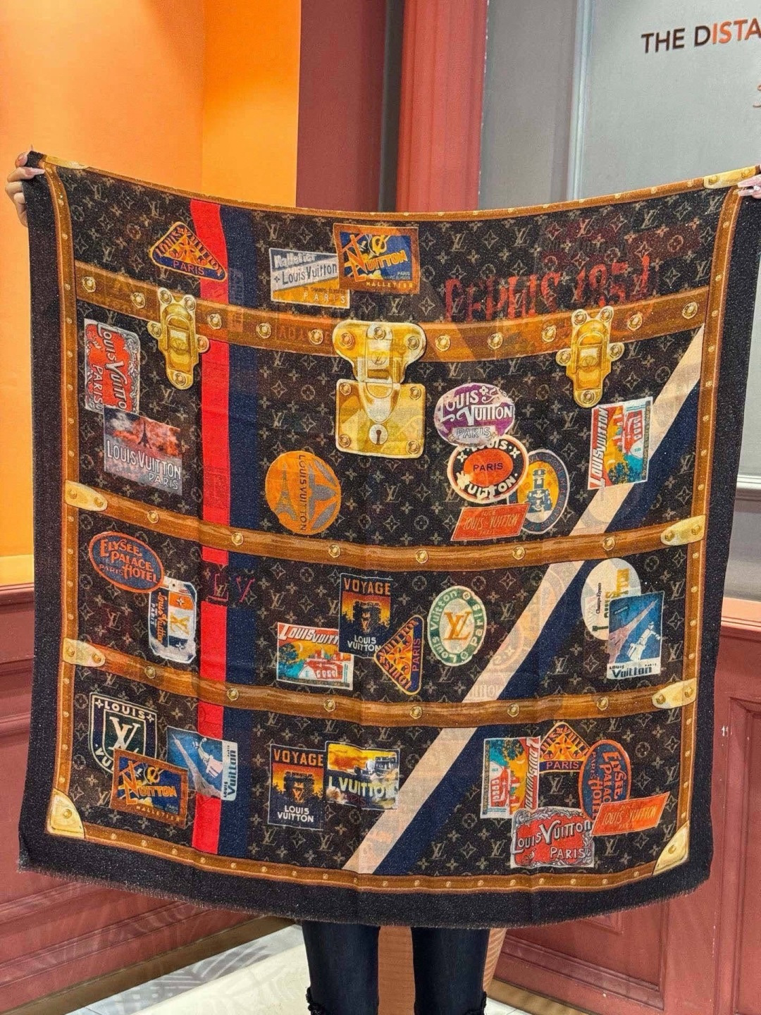 会发光发亮的围巾新品🌈上新 专柜同步材质 LV x TM Monogram SuPerflat Flow