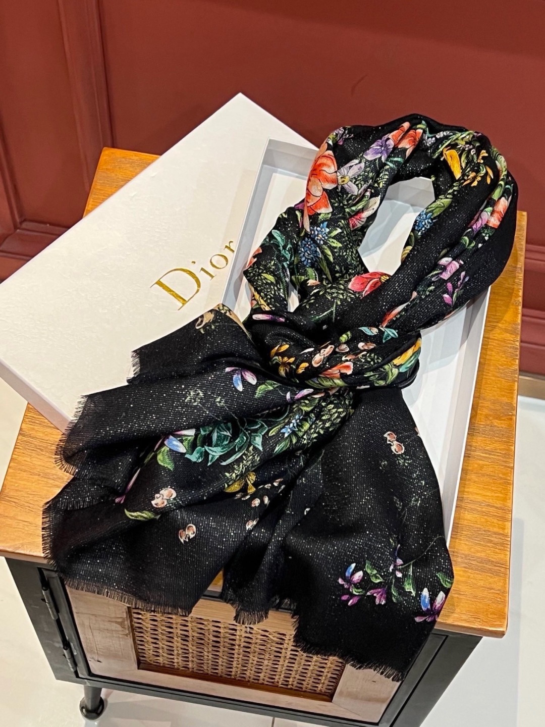 会发光发亮的围巾💃🏻💃🏻D家【D花香明媚】‼️抢‼️VIP推荐 ‼️👍下手一定要快【高端 大爱 ‼️纯羊