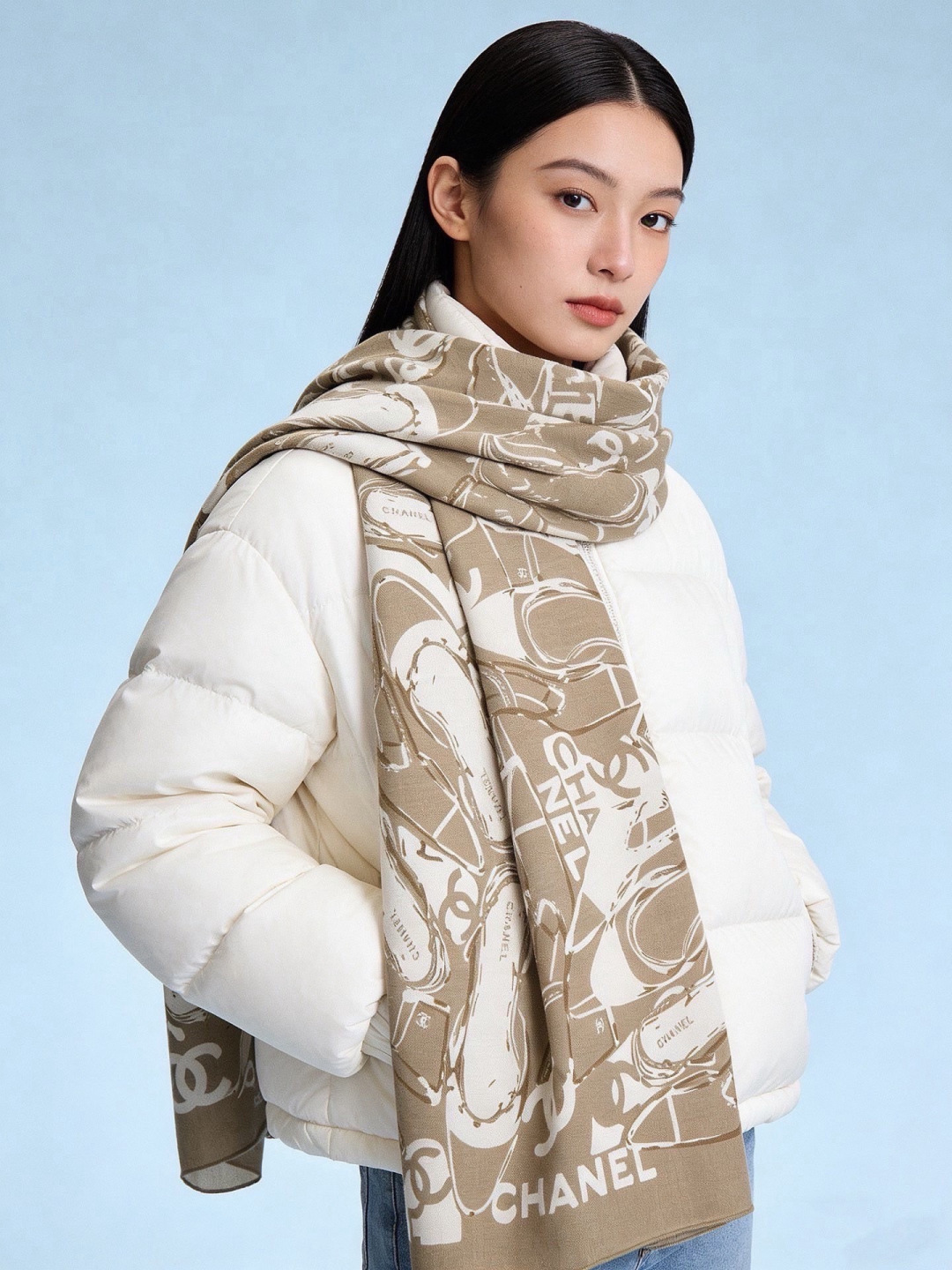高级成衣系列～Chanel 【140双面同色丝绒披肩】此系列谱写一曲自由轻灵的赞歌本系列作品创新演绎品牌