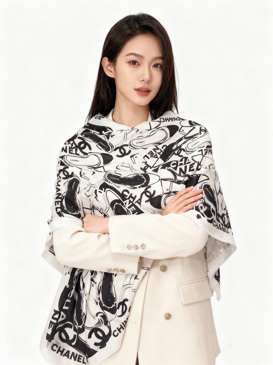 高级成衣系列～Chanel 【140双面同色丝绒披肩】此系列谱写一曲自由轻灵的赞歌本系列作品创新演绎品牌