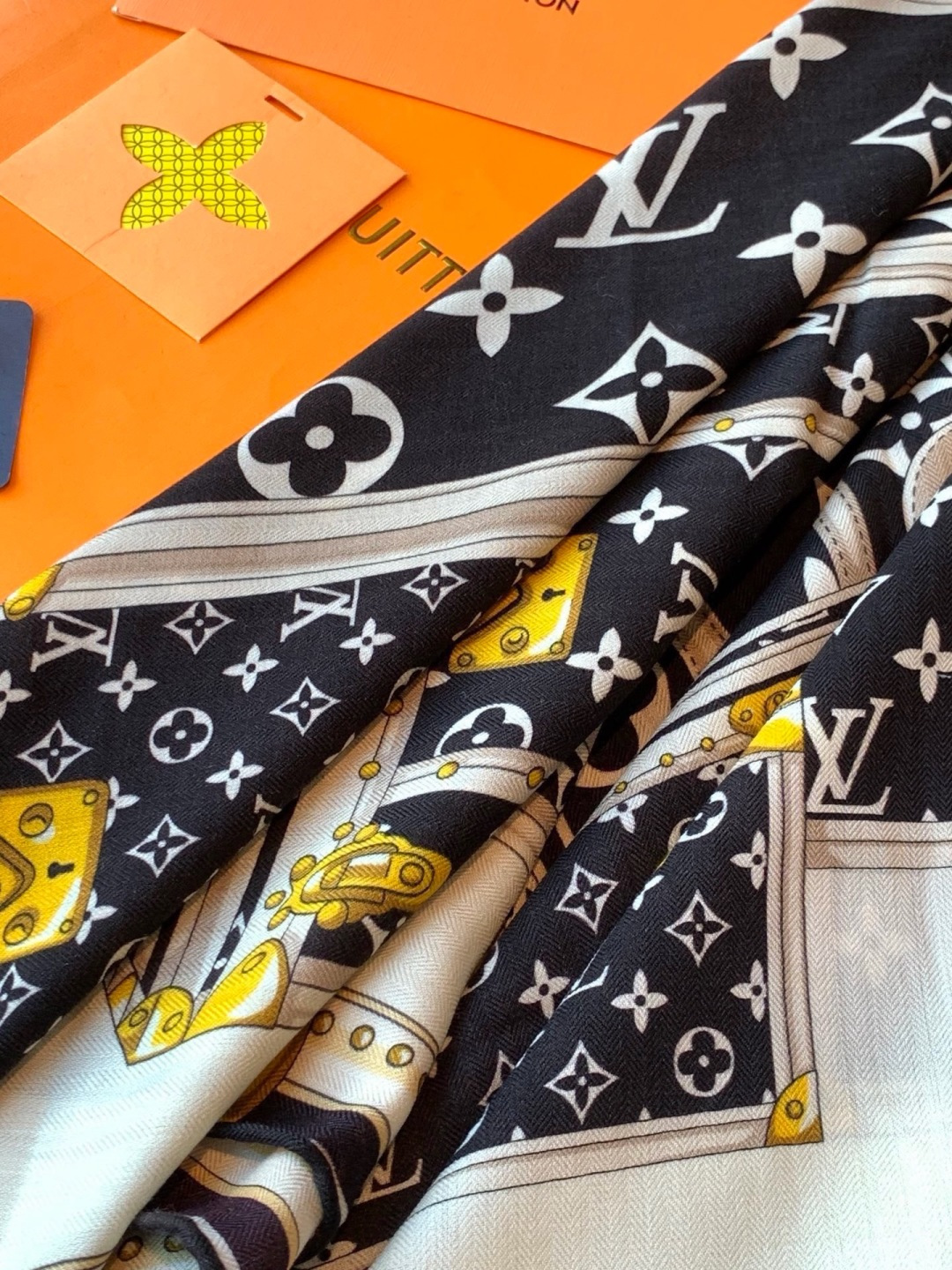MY NEVERFULL 140丝绒方巾【140顶级丝绒双面同色】My Neverfull 丝绒方巾回溯