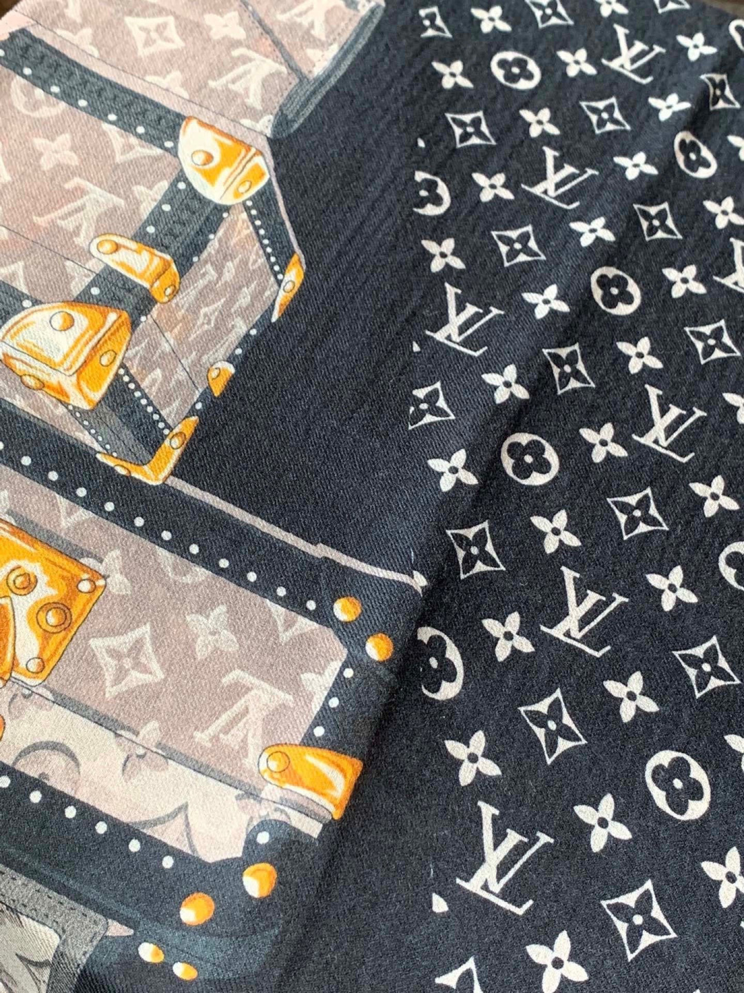 新款上😍真心赞‼ Airline Patches Monogram【V字标识长巾】羊绒长巾，披肩在秉承旅