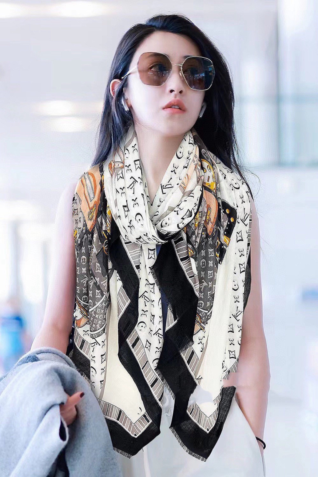 新款上😍真心赞‼ Airline Patches Monogram【V字标识长巾】羊绒长巾，披肩在秉承旅