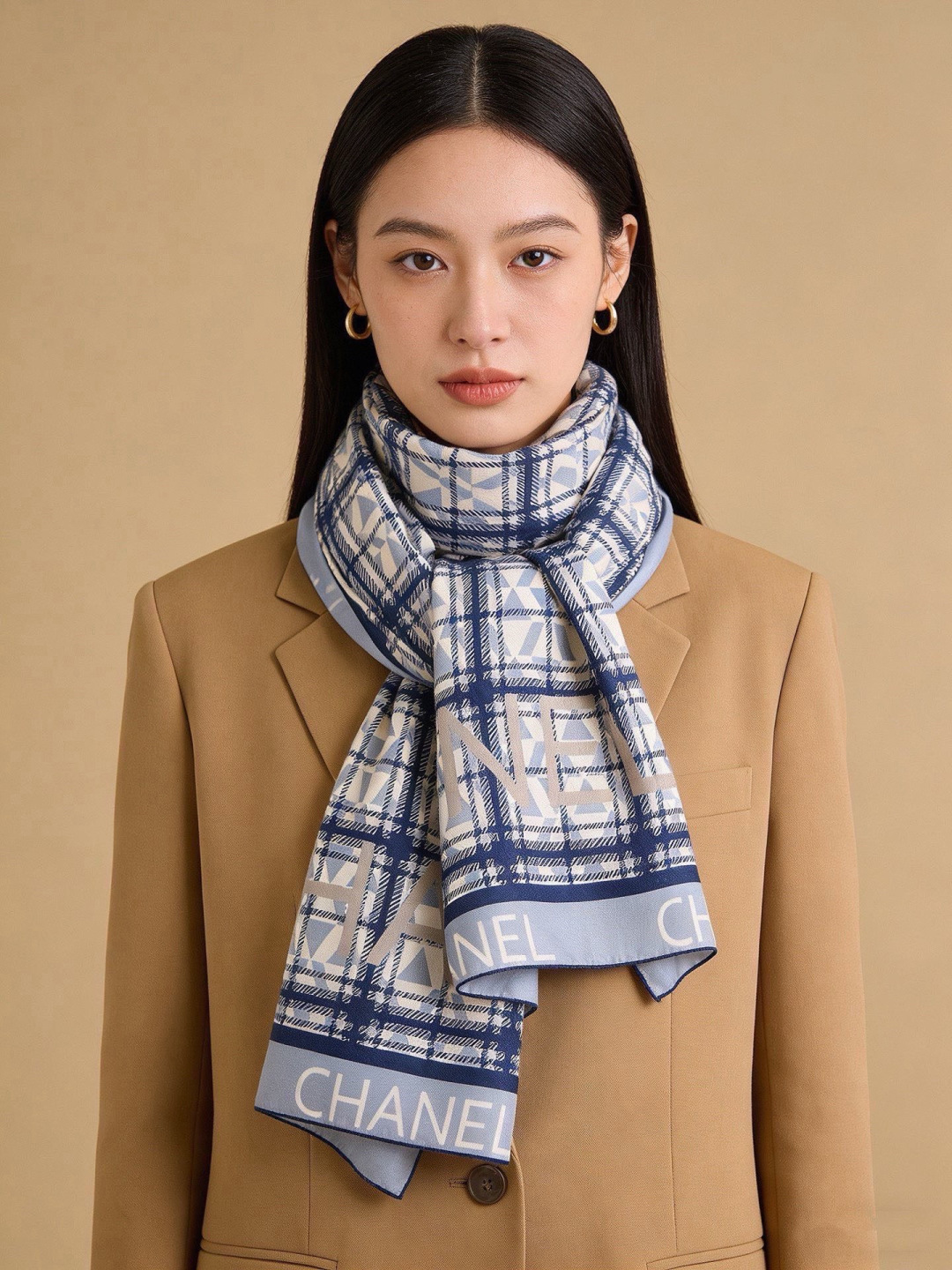 高级成衣系列～Chanel 【140双面同色丝绒披肩】此系列谱写一曲自由轻灵的赞歌本系列作品创新演绎品牌