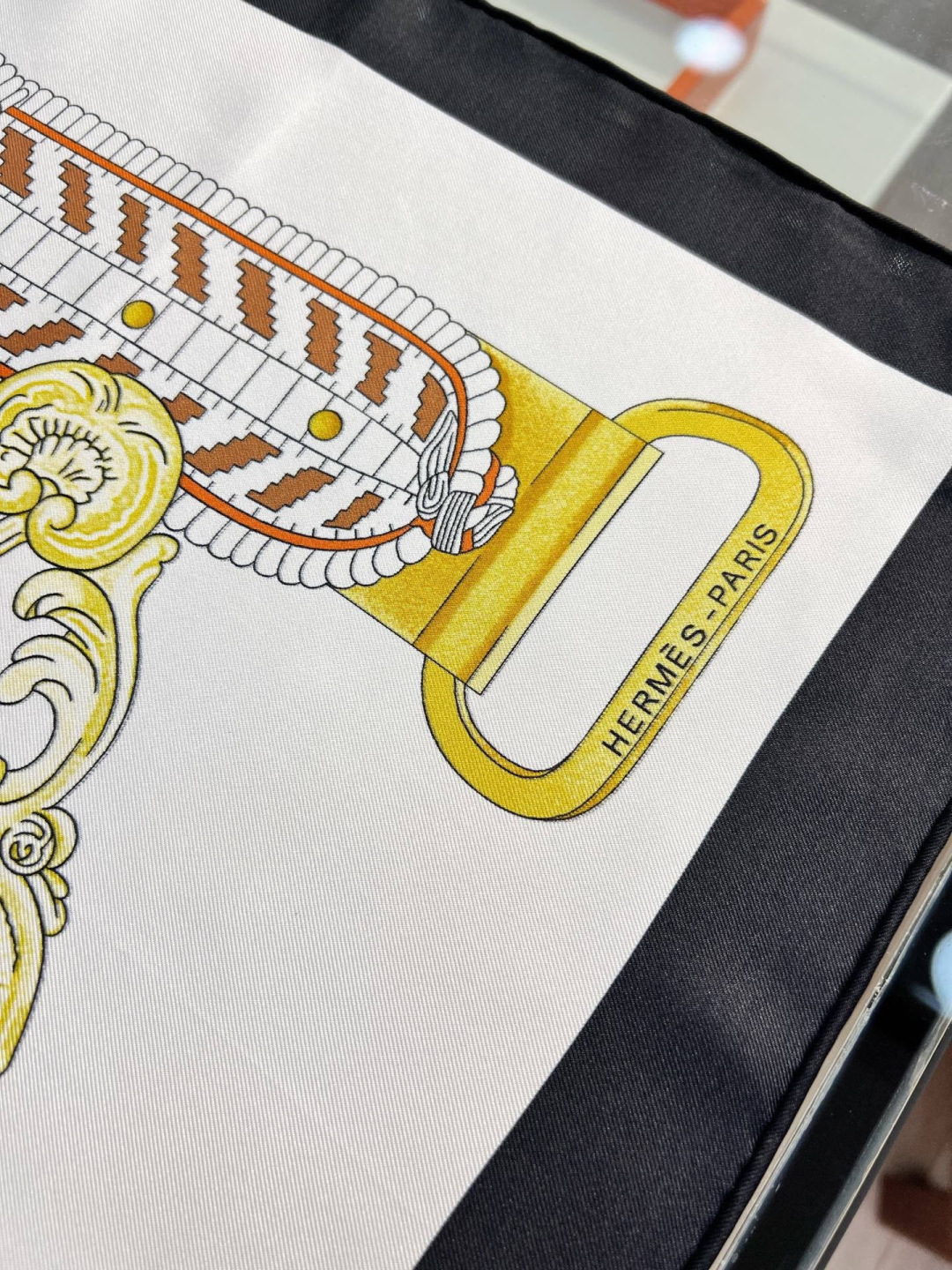 爱马仕（Hermès）90丝巾经典款“Boucles et Sangles du Trian”真丝方巾​