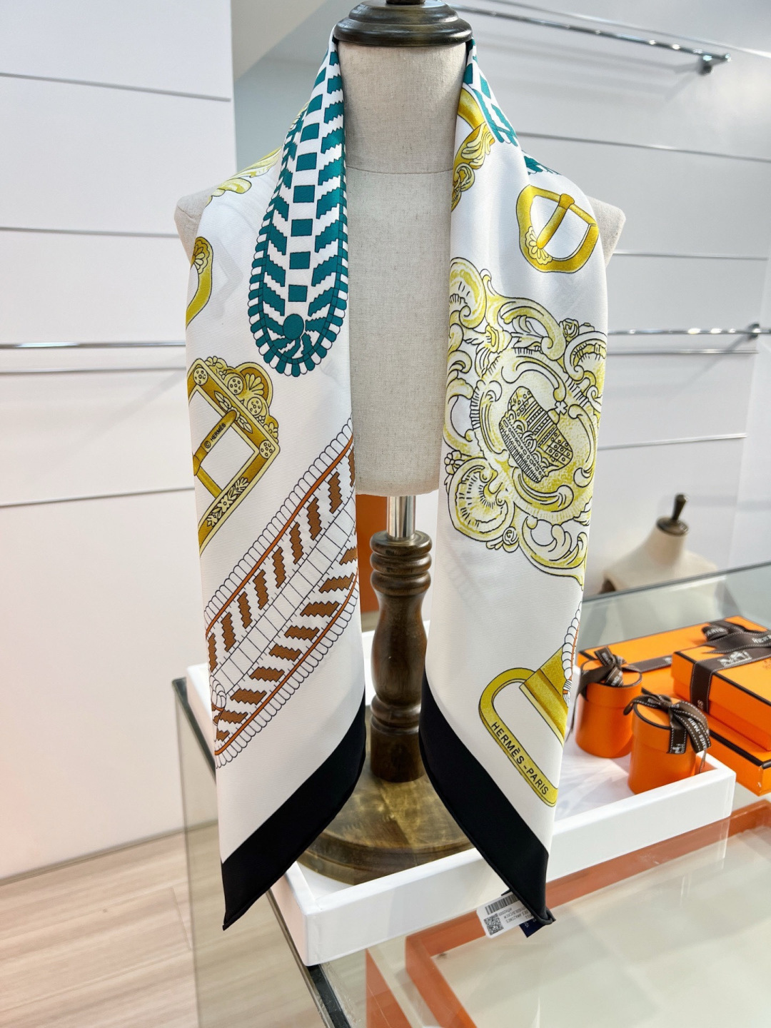 爱马仕（Hermès）90丝巾经典款“Boucles et Sangles du Trian”真丝方巾​