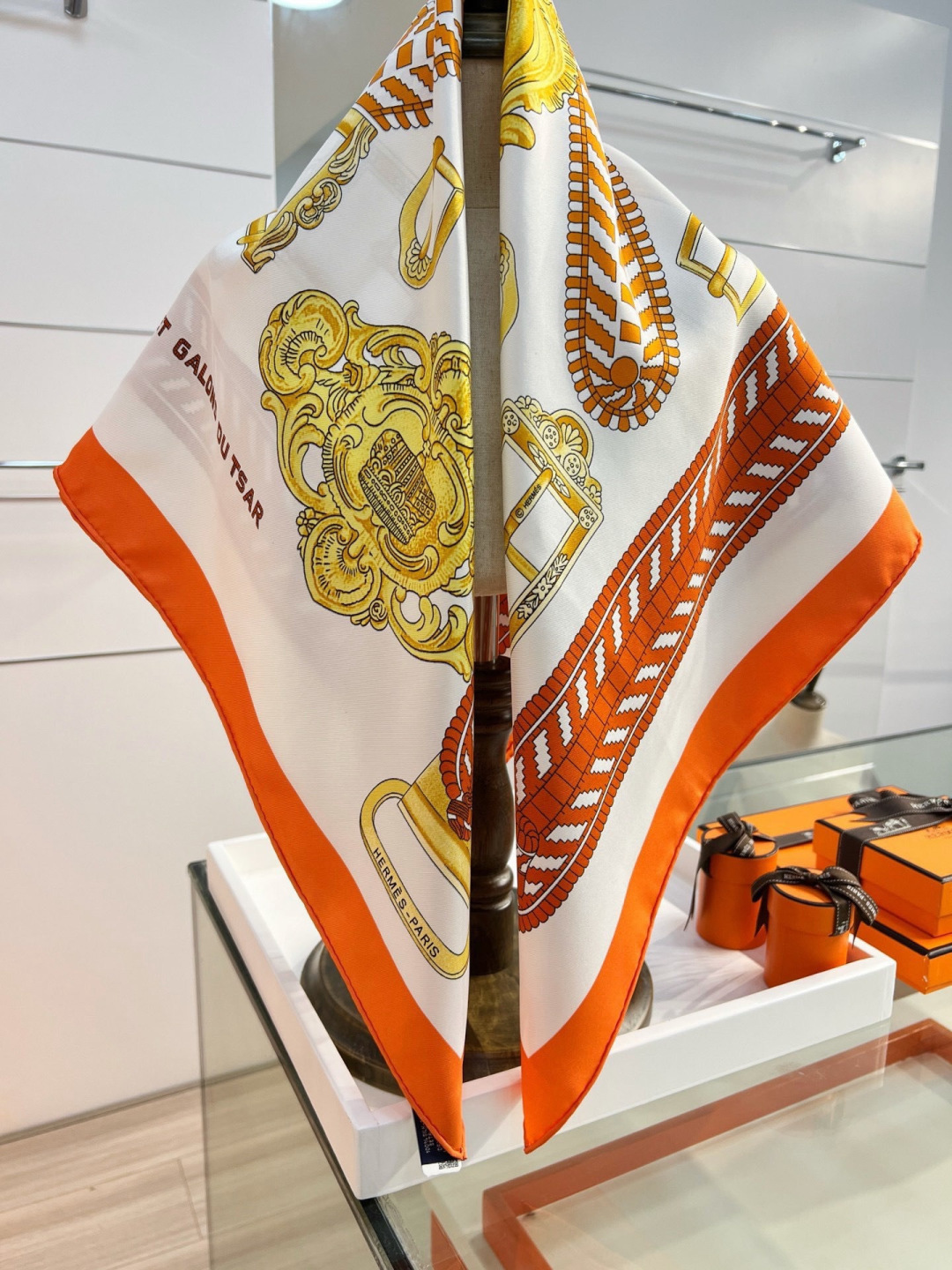 爱马仕（Hermès）90丝巾经典款“Boucles et Sangles du Trian”真丝方巾​