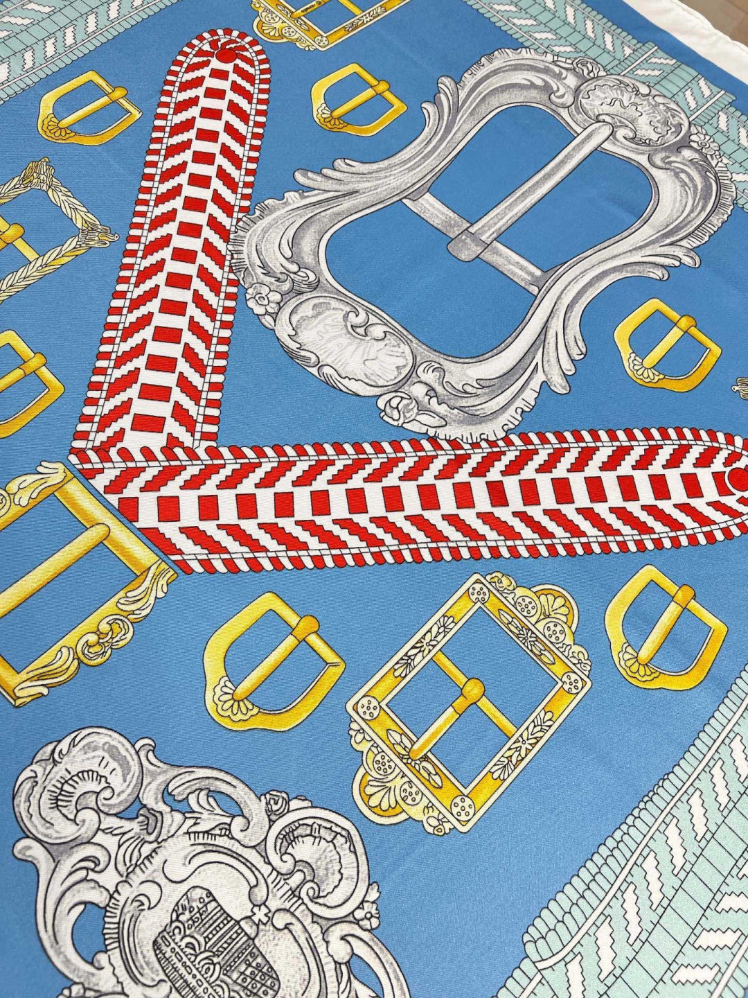 爱马仕（Hermès）90丝巾经典款“Boucles et Sangles du Trian”真丝方巾​