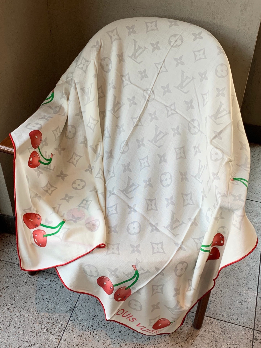 LV X TM MONOGRAMCERISE 140丝绒方巾【140双面丝绒同色】LV × TM Mon
