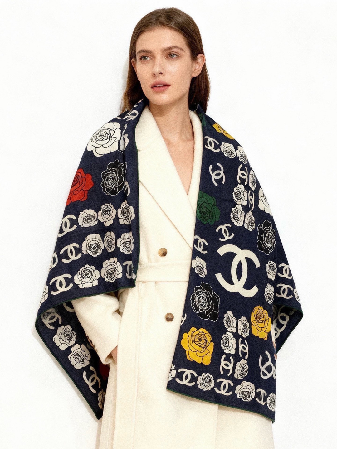 香奈儿上新❤️【Chanel】 经典茶花优雅Coco风，Chanel最新丝绒大方巾~气质到骨子里，香奶奶