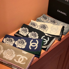 香奈儿上新❤️【Chanel】 经典茶花优雅Coco风,Chanel最新丝绒大方巾~气质到骨子里,香奶奶 香奈儿上新❤️【Chanel】 经典茶花优雅Coco风,Chanel最新丝绒大方巾~气质到骨子里,香奶奶