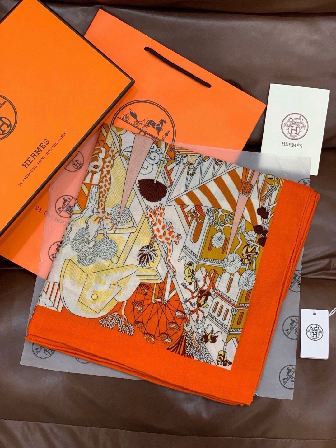 羊绒新款🆕👏👏买了都说好看‼️推荐💕爱马仕双面同色羊绒方巾【动物之城双面同色140】，顶级工艺超值‼️爱