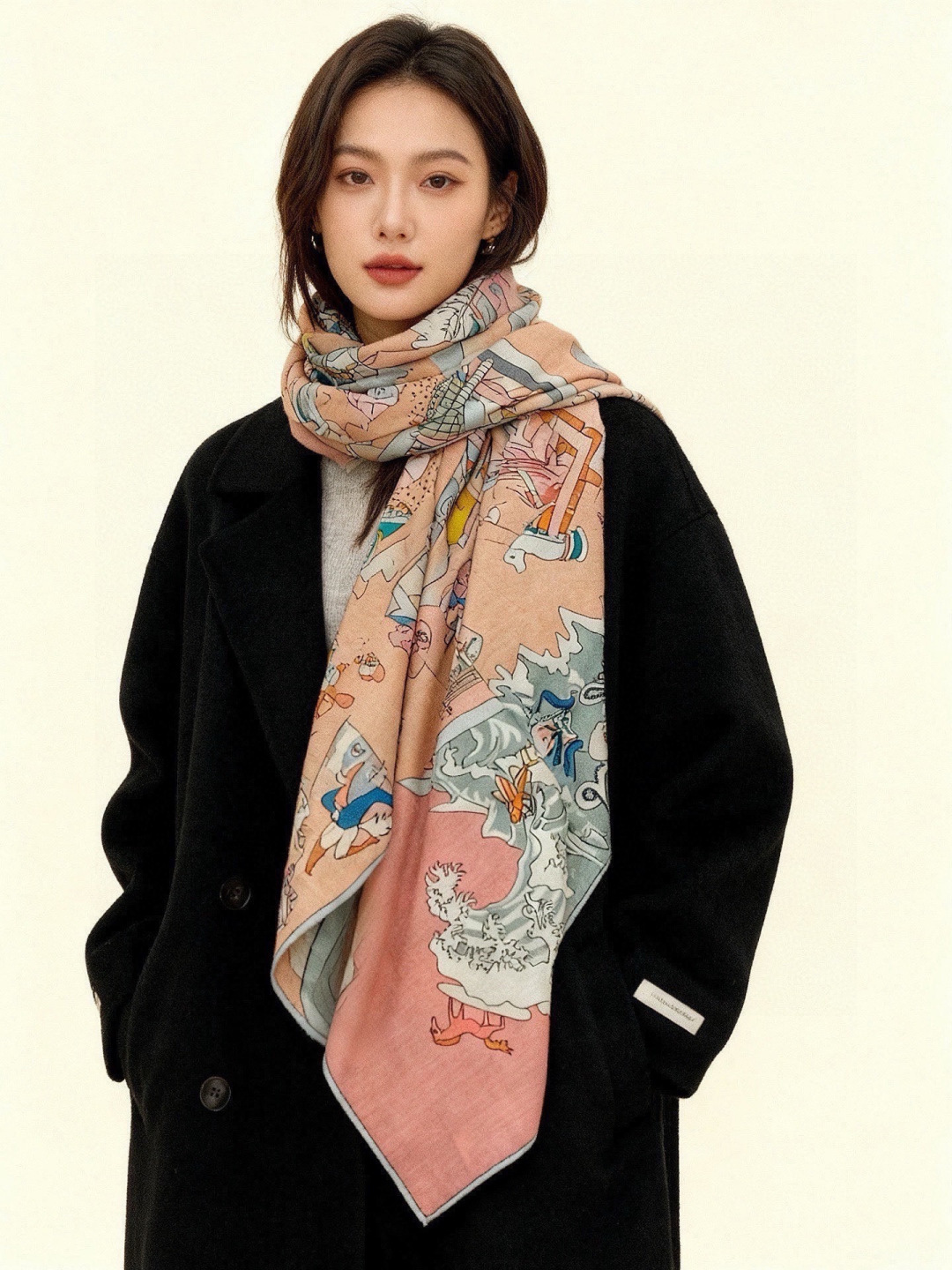 “马术学院”140双面同色丝绒披肩～Hermes 手工卷边丝绒方巾（30%桑蚕丝70%羊绒）这款爱马仕的