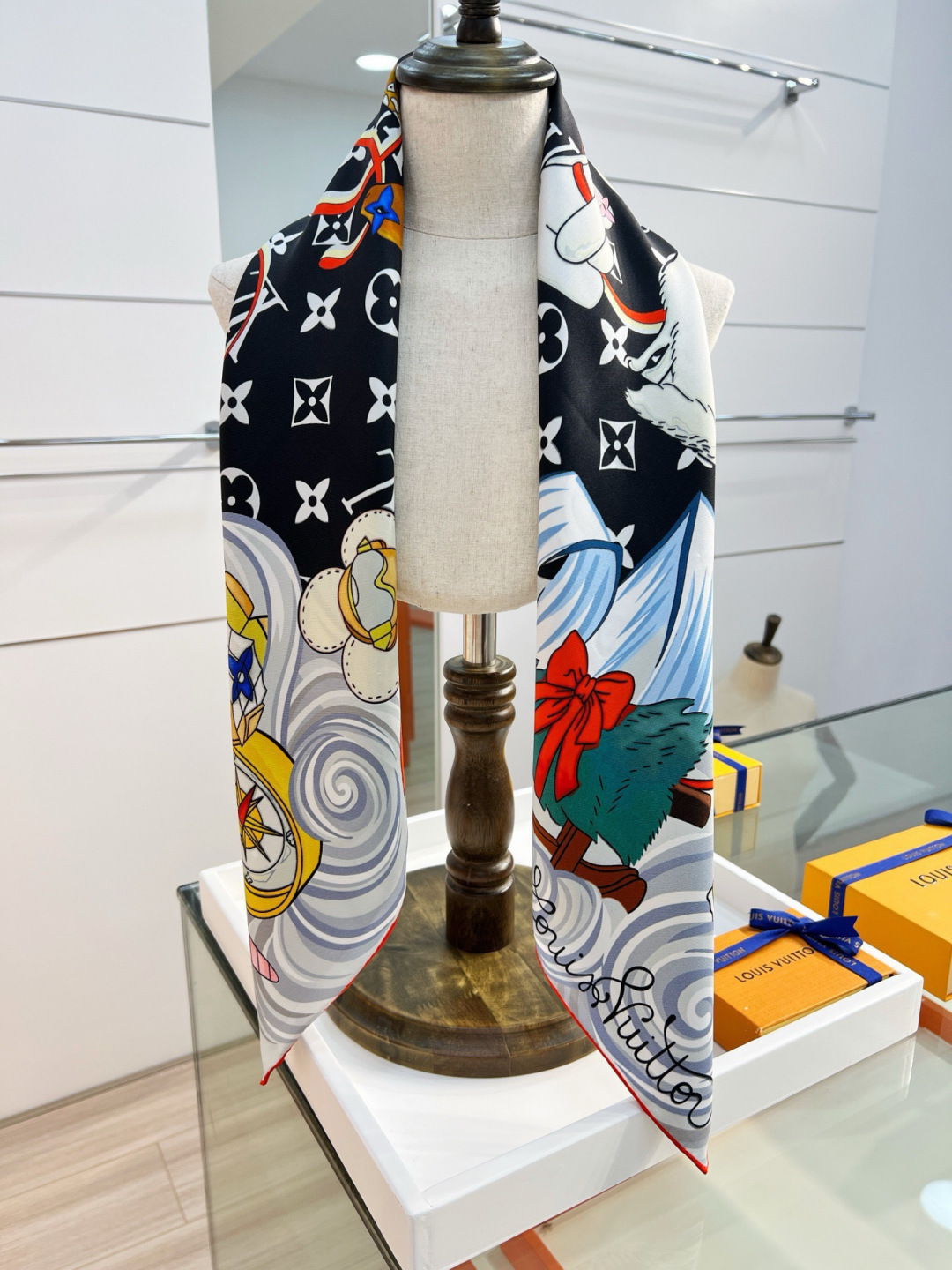 VIVIENNE WINTER HOLIDAY 90双面方巾Vivienne Winter Holida
