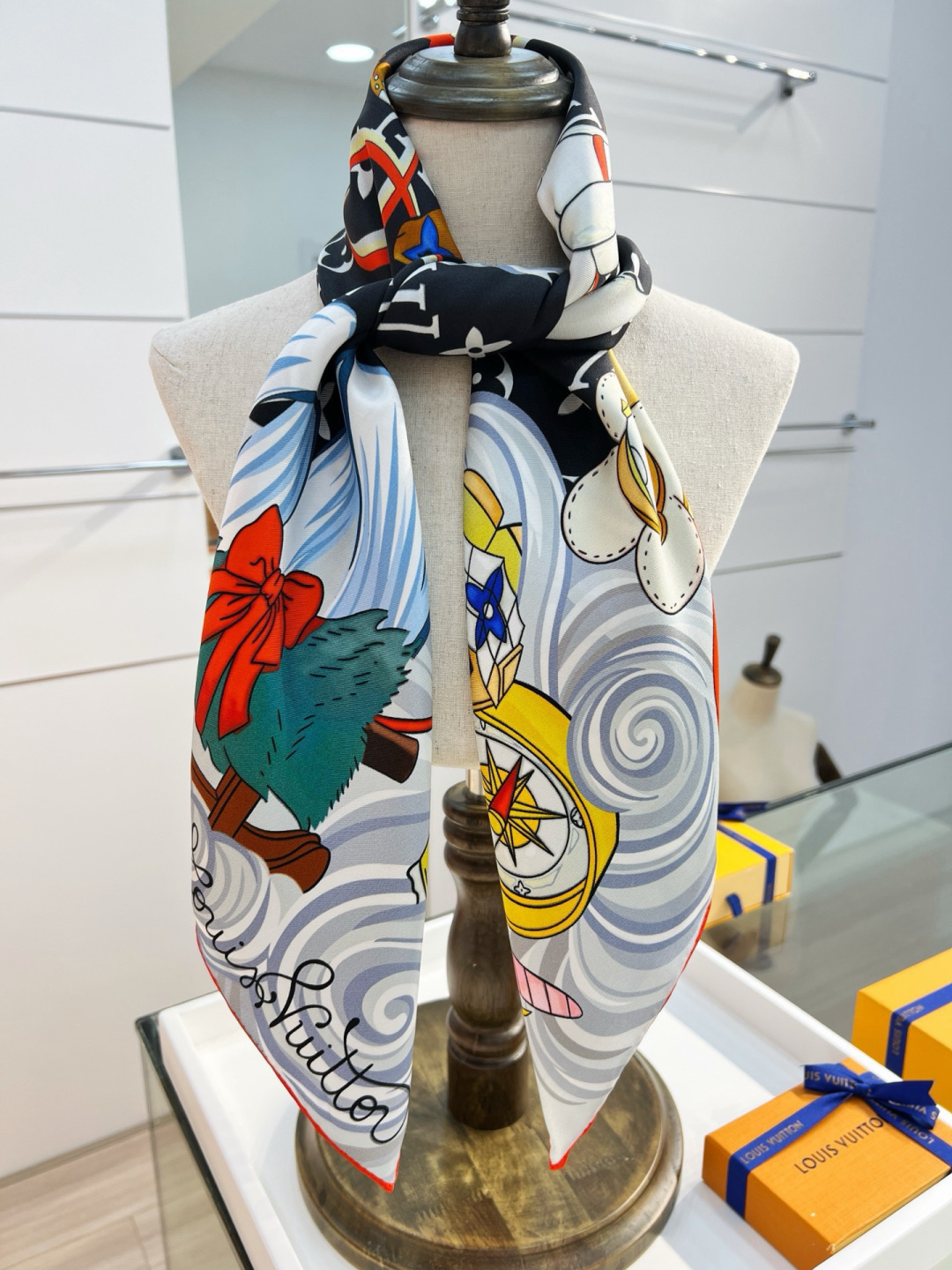 VIVIENNE WINTER HOLIDAY 90双面方巾Vivienne Winter Holida
