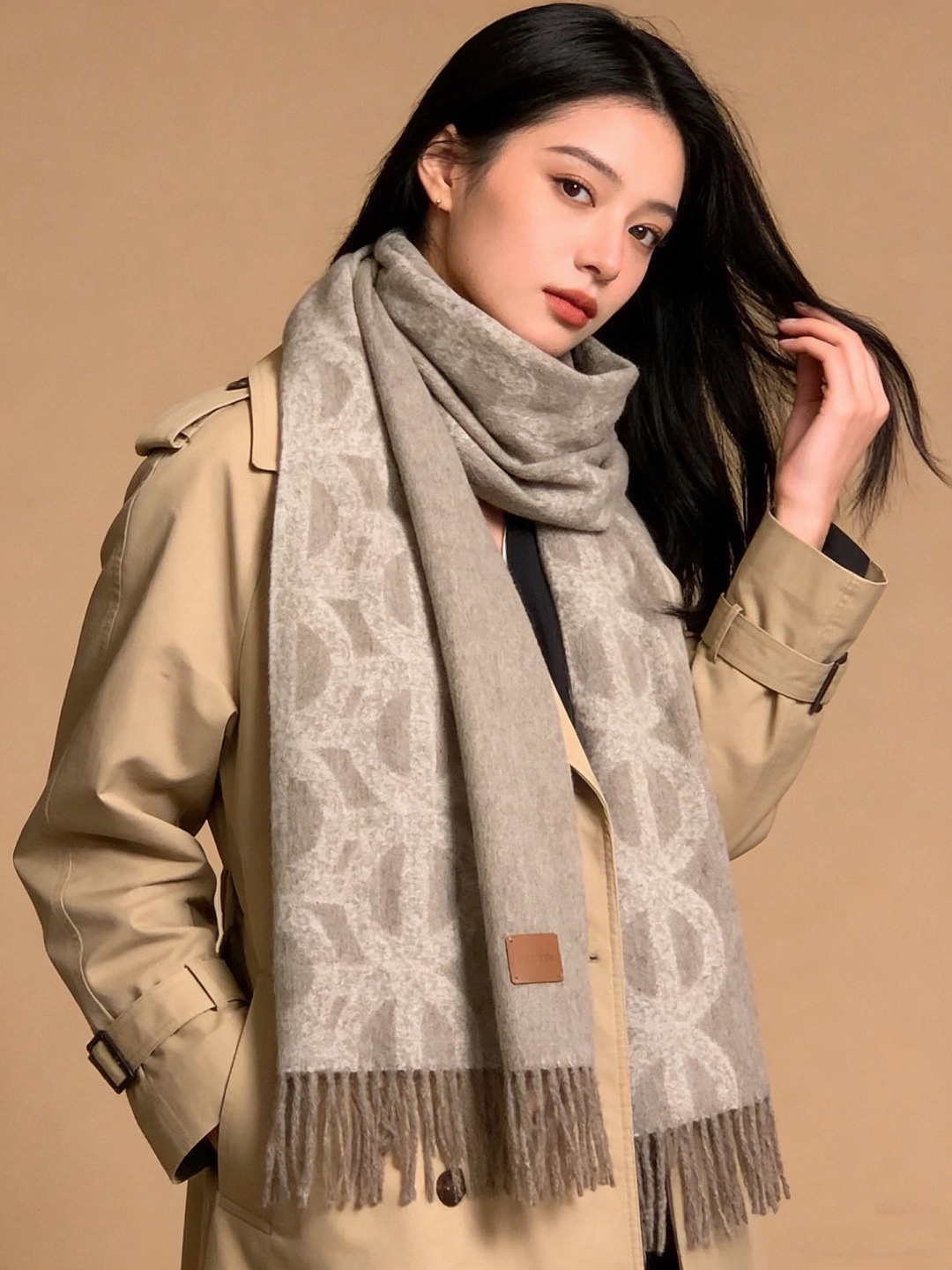 爱马仕👍巴黎时装展商务男士女士羊绒围巾。代工厂臻选上乘的超细羊绒纤维 进行纯手工精梳处理 耗时耗力 再以