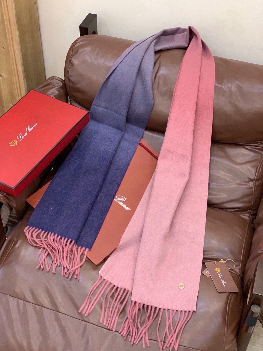 ✨✨太美了😍 【皮安娜】情侣款  美到要尖叫😱专柜最新款🎊英伦欧美范儿「多色渐变」又是一款即时尚又实用的