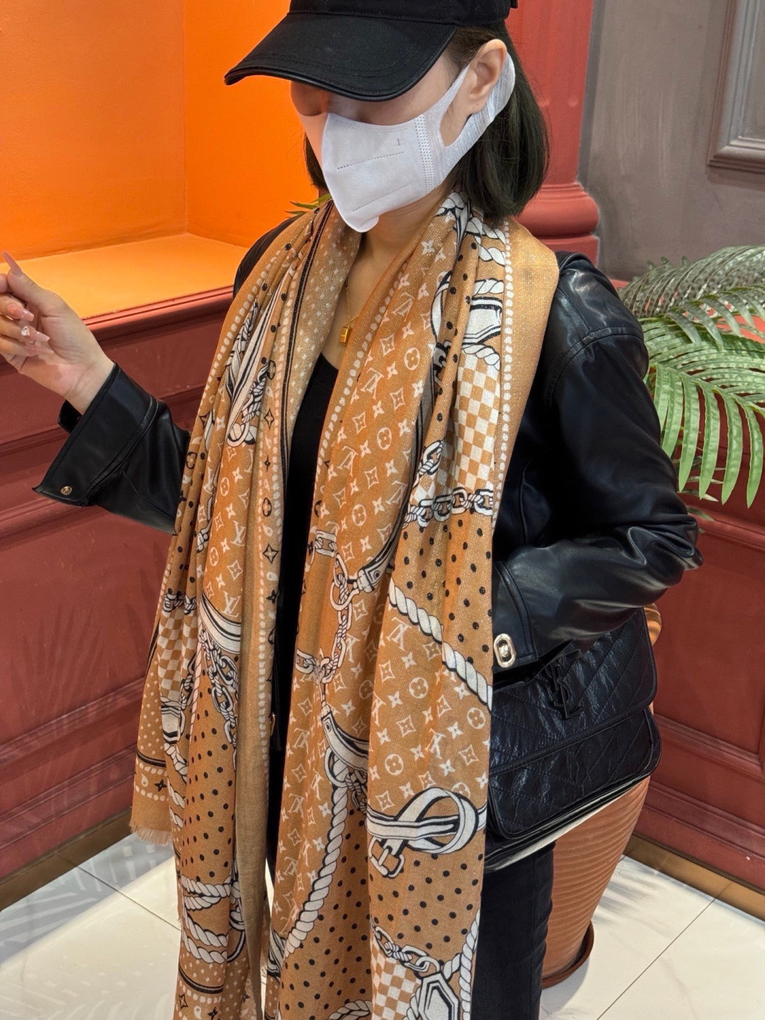 会发光发亮的围巾 💄💋新款客供亮片💖羊绒面料长巾 😘美翻了[流泪]【彩色山茶花银线长巾】御用殿堂级极‼️