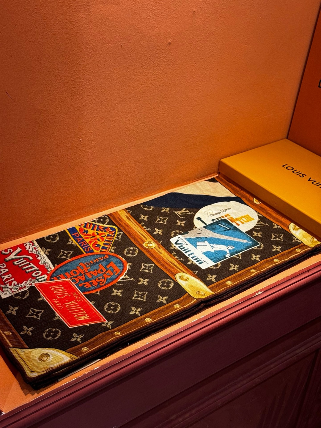 【LV】上新❤️ 路易威登 一款值得品细节的高货抠细节，从一个小块的配色去打败市场货140方巾 二个配色