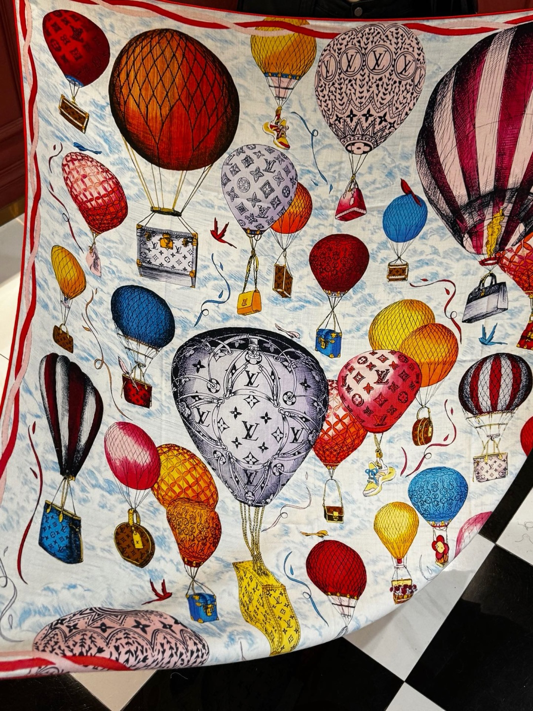 ❄【双面同色】原单Lv140cm丝绒方巾，《热气球》，本款方巾全新加入 U价🉐️ and Away 系列