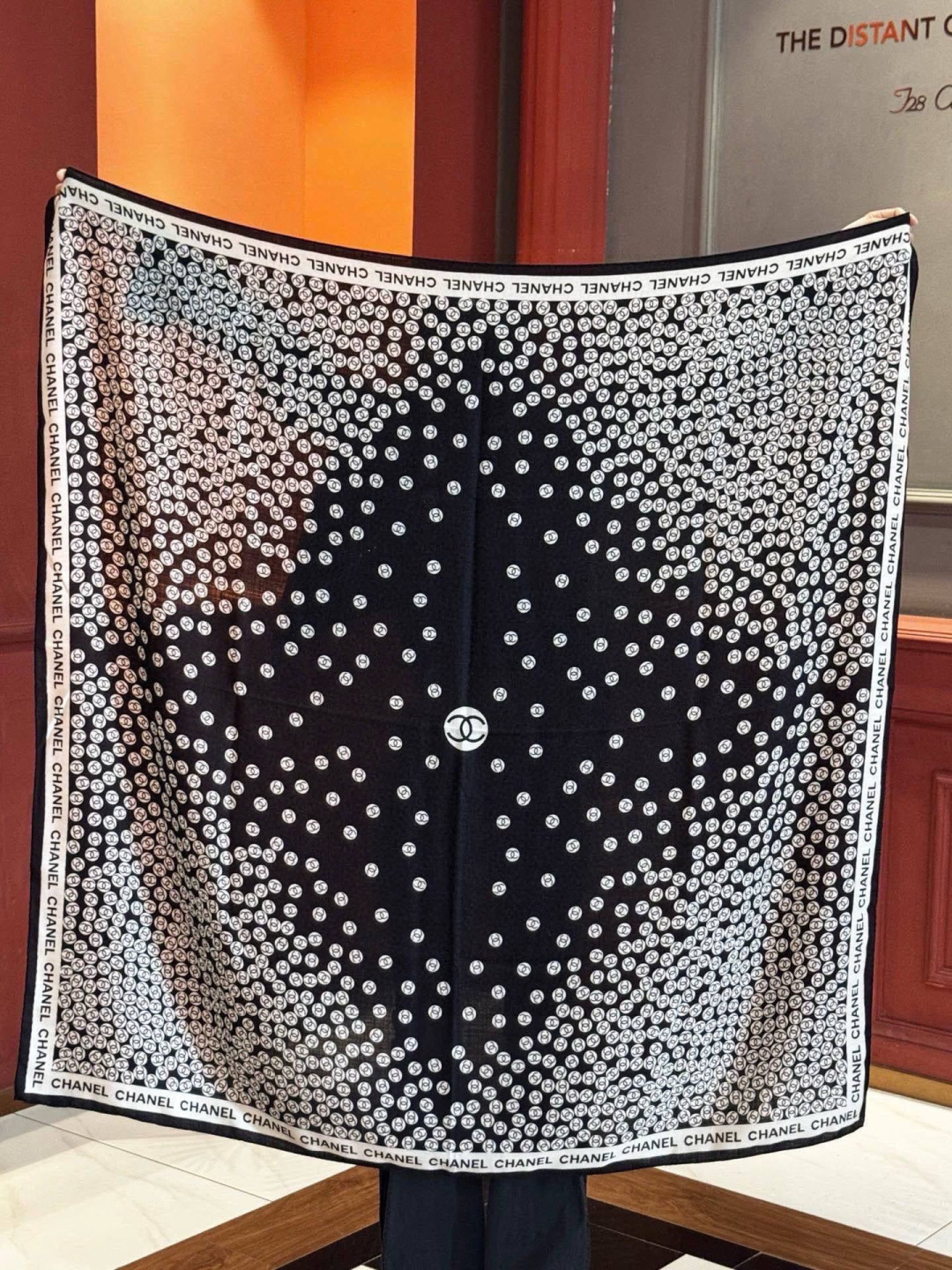 Chanel新品～【140顶级丝绒双面同色披肩】披肩设计真的好有突破粉色米色格优雅甜美感觉每一款错过了就