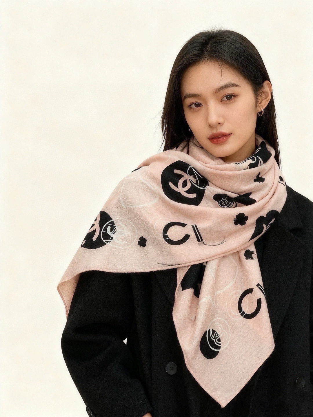 上新❤️【Chanel】 经典茶花优雅Coco风，Chanel最新菱格丝绒大方巾~气质到骨子里，香奶奶新