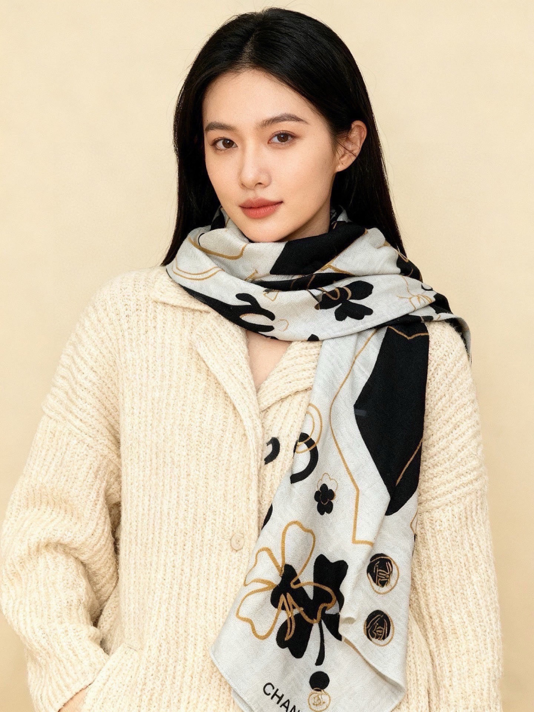 上新❤️【Chanel】 经典茶花优雅Coco风，Chanel最新菱格丝绒大方巾~气质到骨子里，香奶奶新