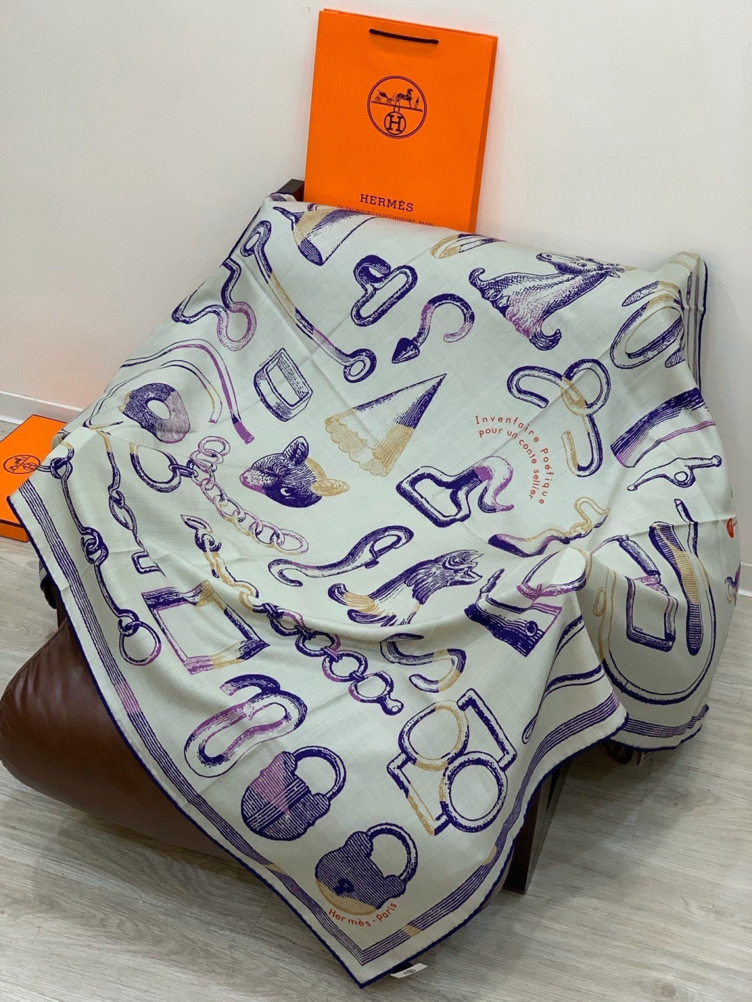 爱马仕(Hermes)【💗】 | “马具故事的诗意回顾”140披肩 【上新❤️】 永远秉承高品质手工卷边