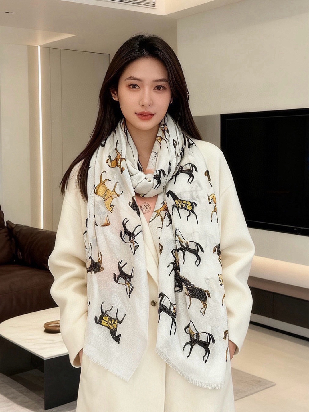 上新🌟 会发光发亮的围巾 💄💋新款客银丝+💖羊绒面料长巾 😘美翻了[流泪]H家【骏马披挂长巾】御用殿堂级