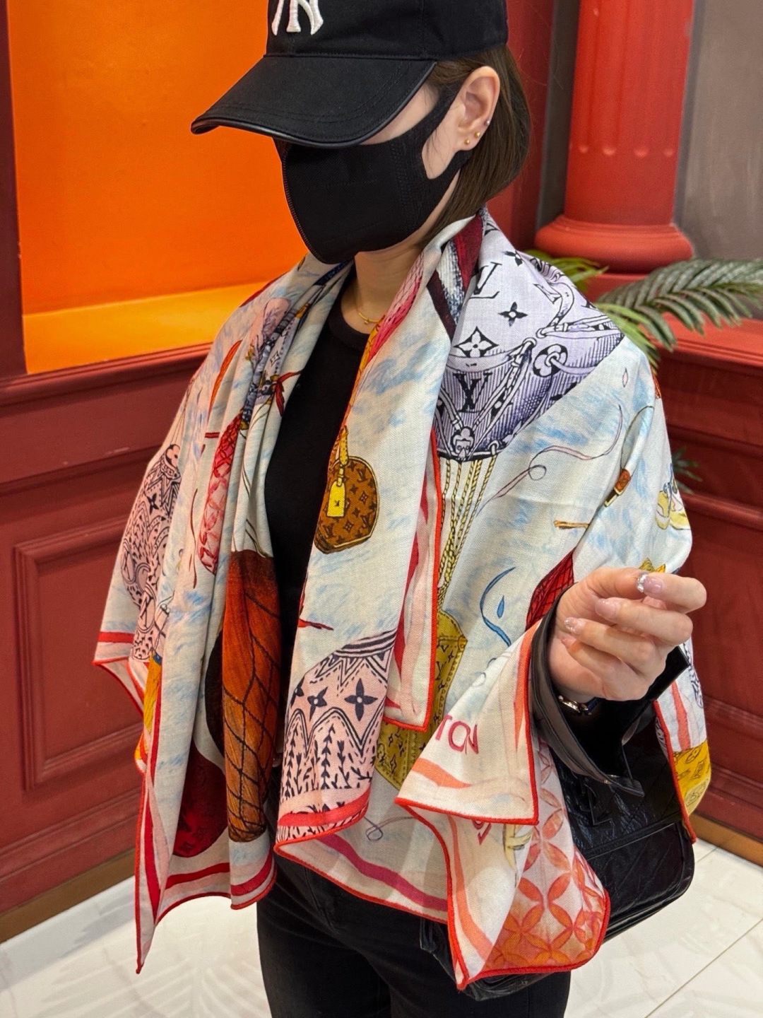 ❄【双面同色】原单Lv140cm丝绒方巾，《热气球》，本款方巾全新加入 U价🉐️ and Away 系列