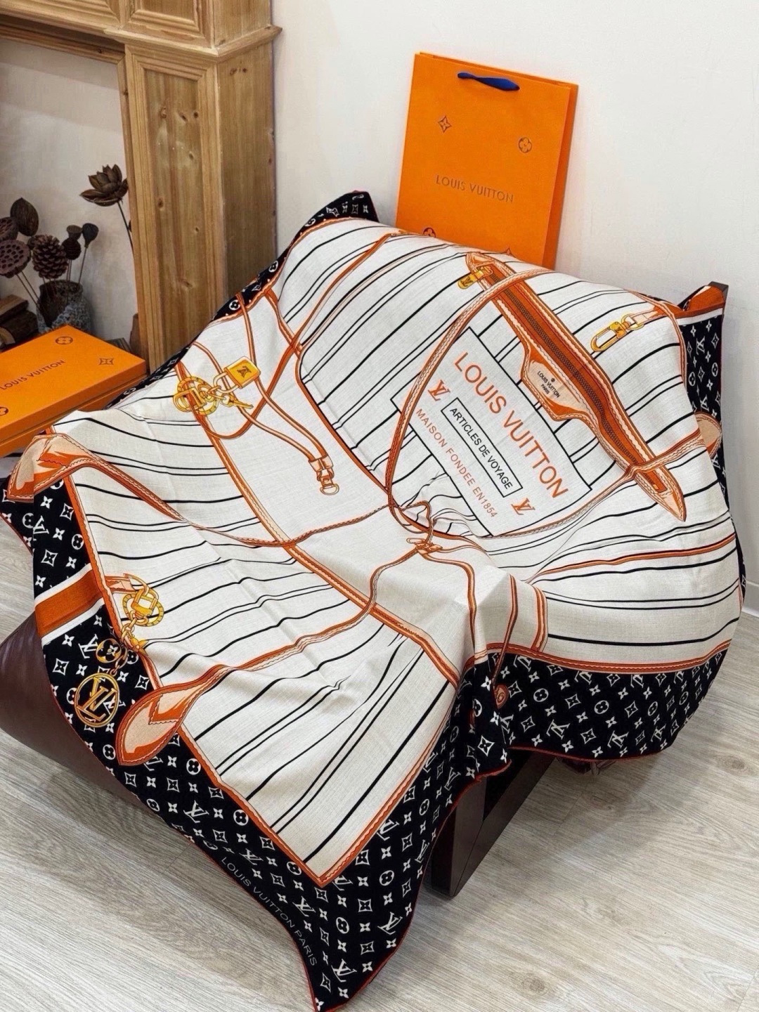 MY NEVERFULL 140丝绒方巾 【140顶级丝绒双面同色】 My Neverfull 丝绒方巾回溯 Never