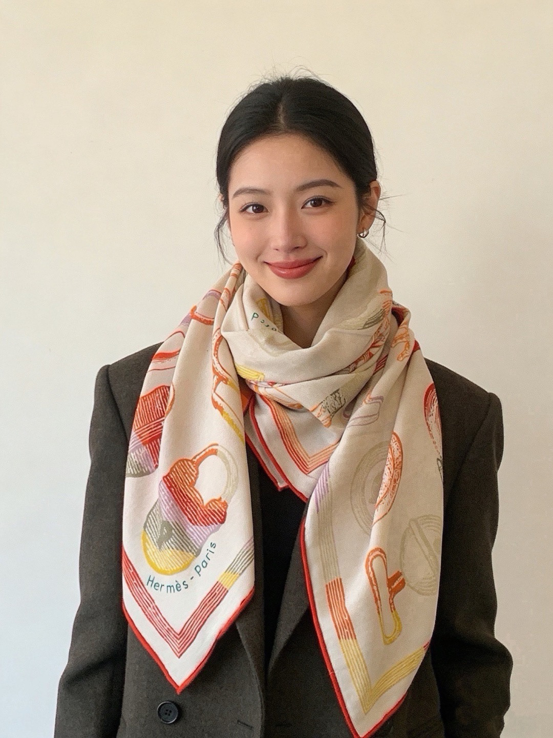 爱马仕(Hermes)【💗】 | “马具故事的诗意回顾”140披肩  【上新❤️】 永远秉承高品质 手工卷边羊绒和真丝混