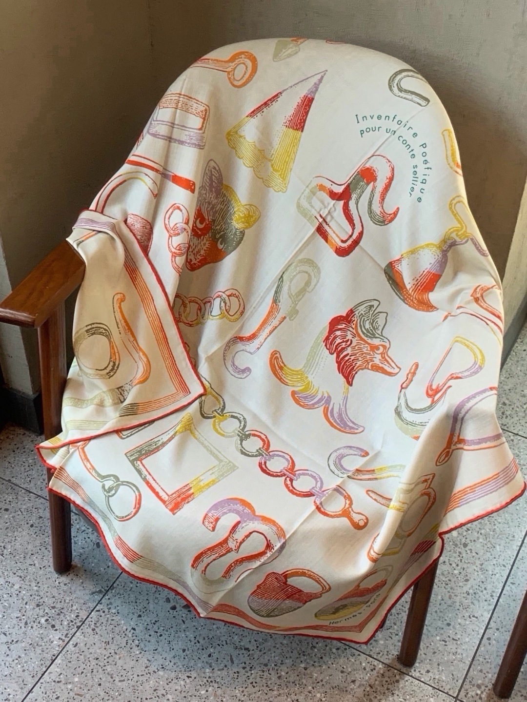 爱马仕(Hermes)【💗】 | “马具故事的诗意回顾”140披肩  【上新❤️】 永远秉承高品质 手工卷边羊绒和真丝混