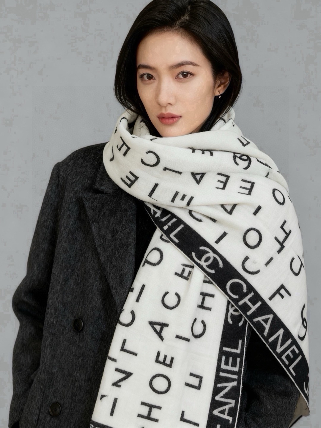 Chanel ~ 【140顶级双面丝绒披肩】 香家logo与字母的完美碰撞设计 底部还有隐隐约约的双C小Logo  完美