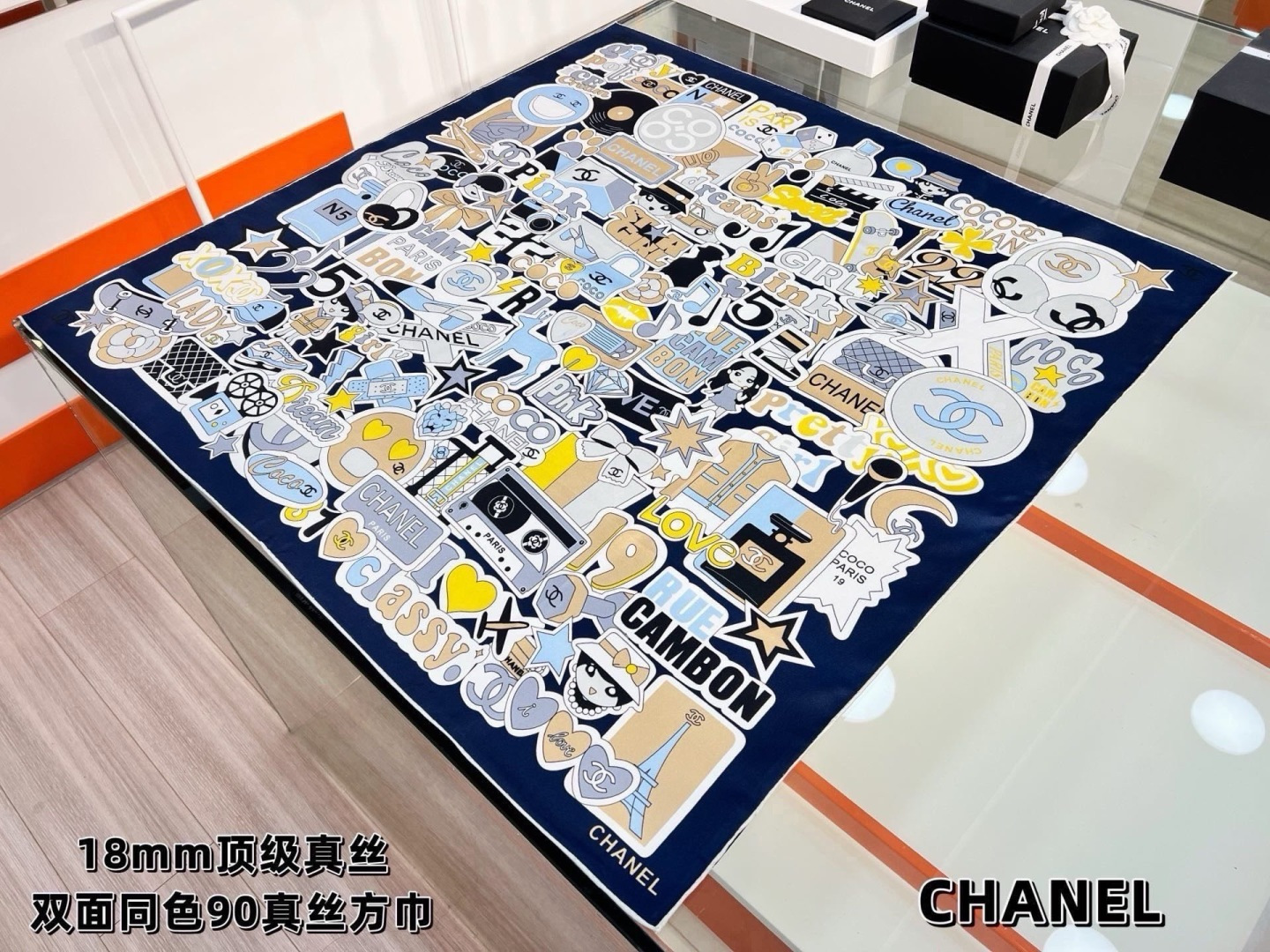 Chanel ~26c 【18mm顶级真丝双面同色】 Coco小姐、卡通图案与蝴蝶结🎀的结合设计 充满活力与朝气时尚感满