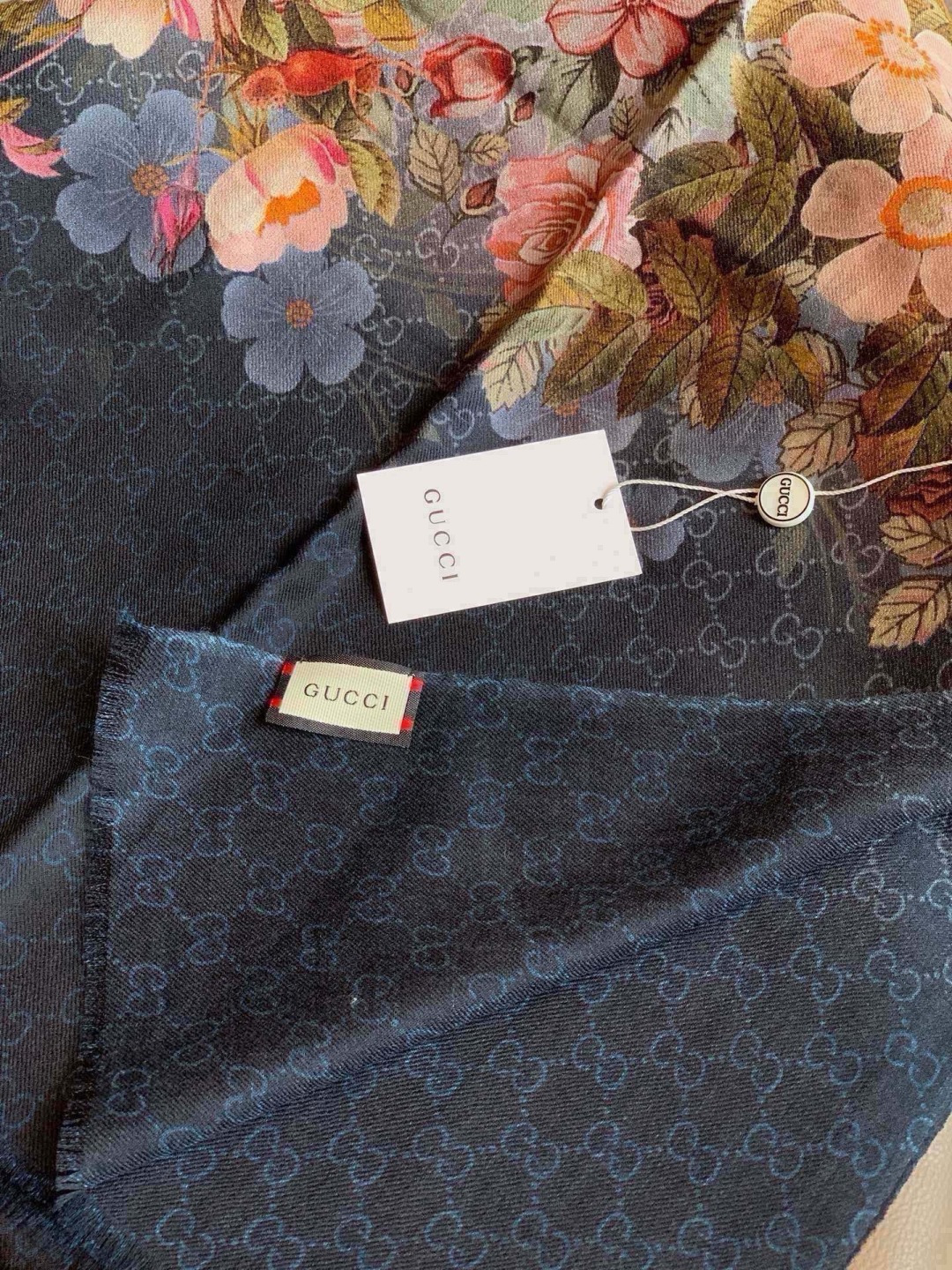 💟秀外慧中，美到过分❗️上身效果疯狂的喜欢❗️Gucci New~300支高端戒指绒！真心美爆了的设计，这个花卉元素真的