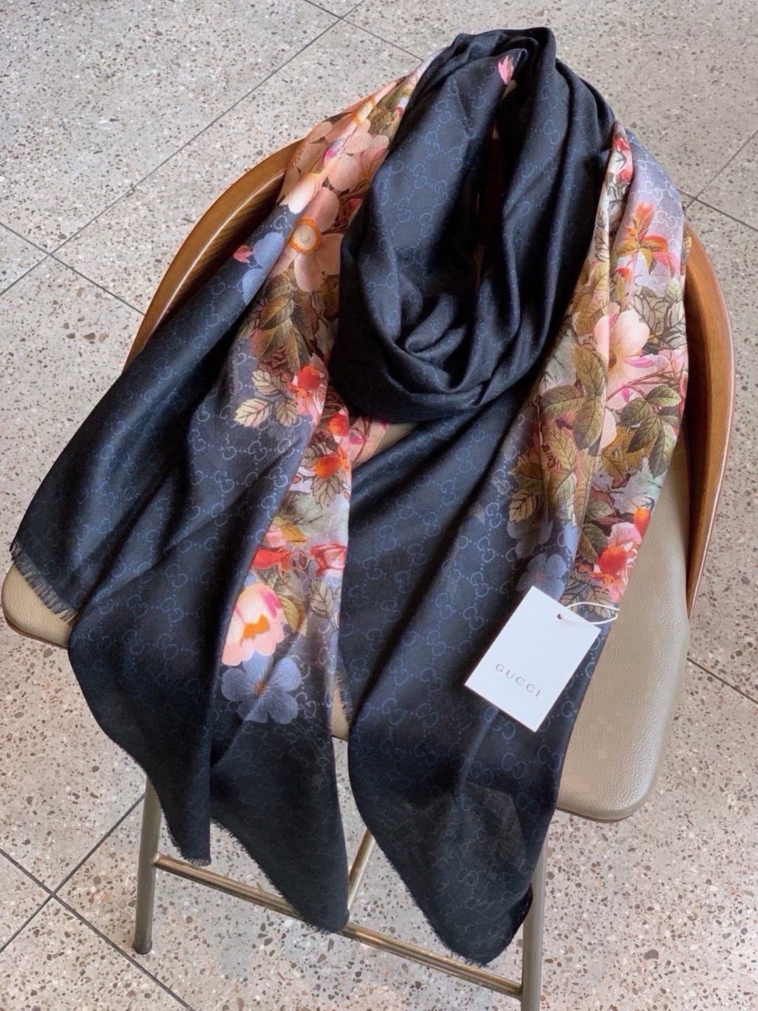 💟秀外慧中，美到过分❗️上身效果疯狂的喜欢❗️Gucci New~300支高端戒指绒！真心美爆了的设计，这个花卉元素真的