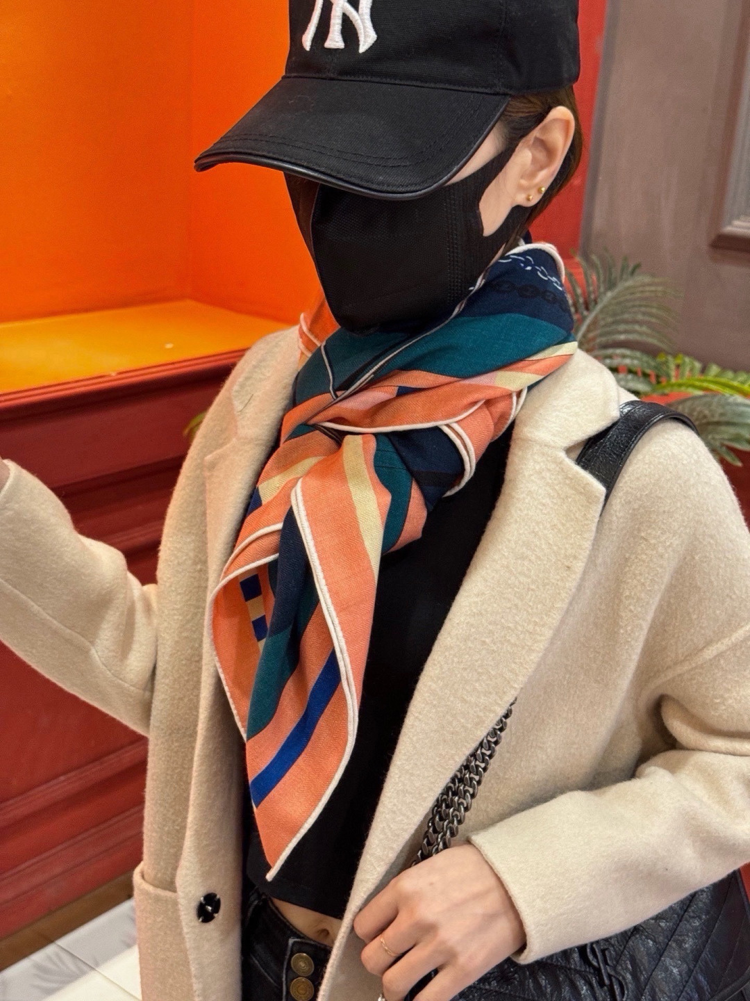 ❄️【双面同色】原单爱马仕140cm丝绒方巾💕 《平衡马车》，没有体验过野村大辅的豪华马车，就不算拥有丰富的人生经历。就