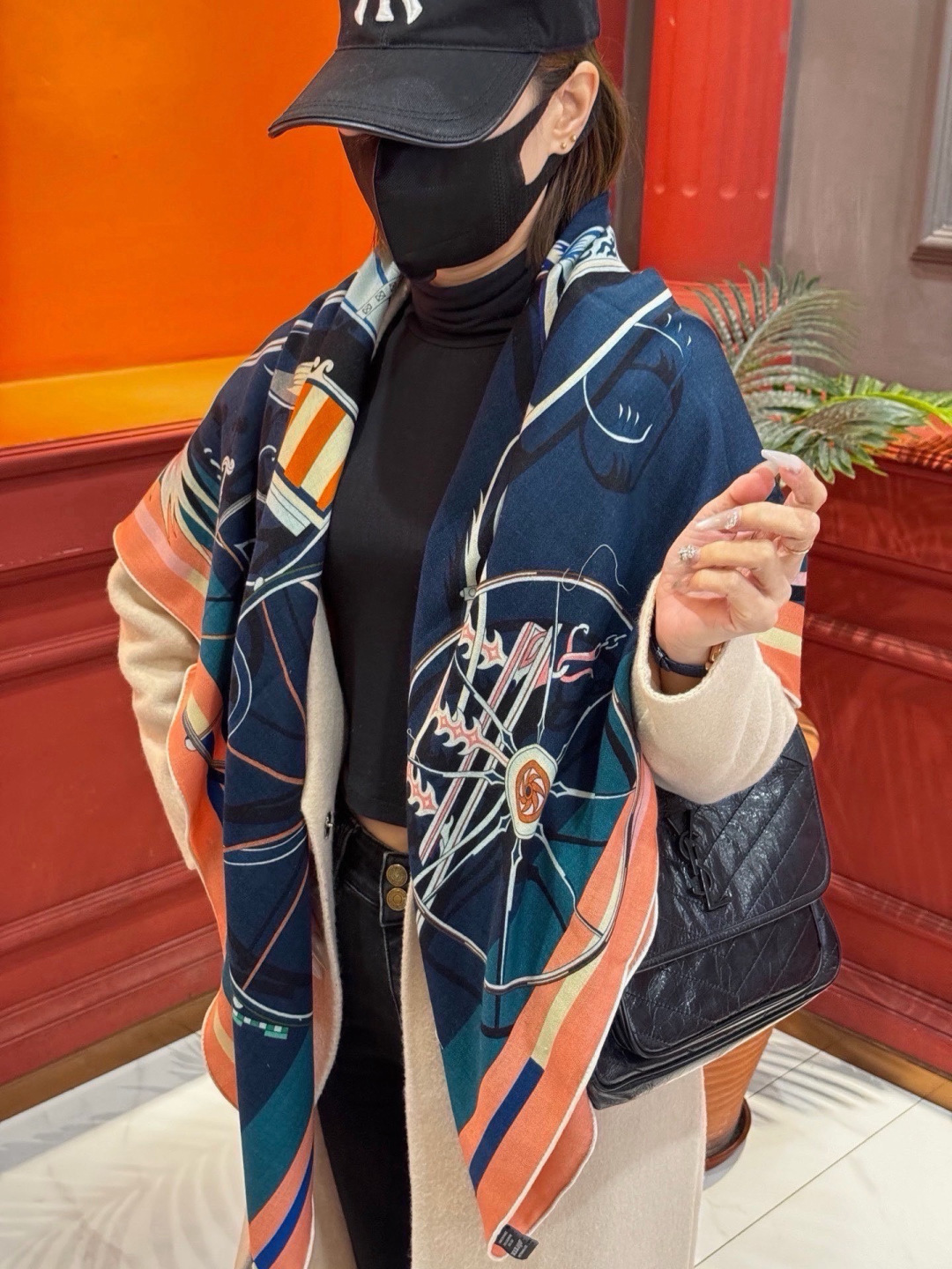 ❄️【双面同色】原单爱马仕140cm丝绒方巾💕 《平衡马车》，没有体验过野村大辅的豪华马车，就不算拥有丰富的人生经历。就