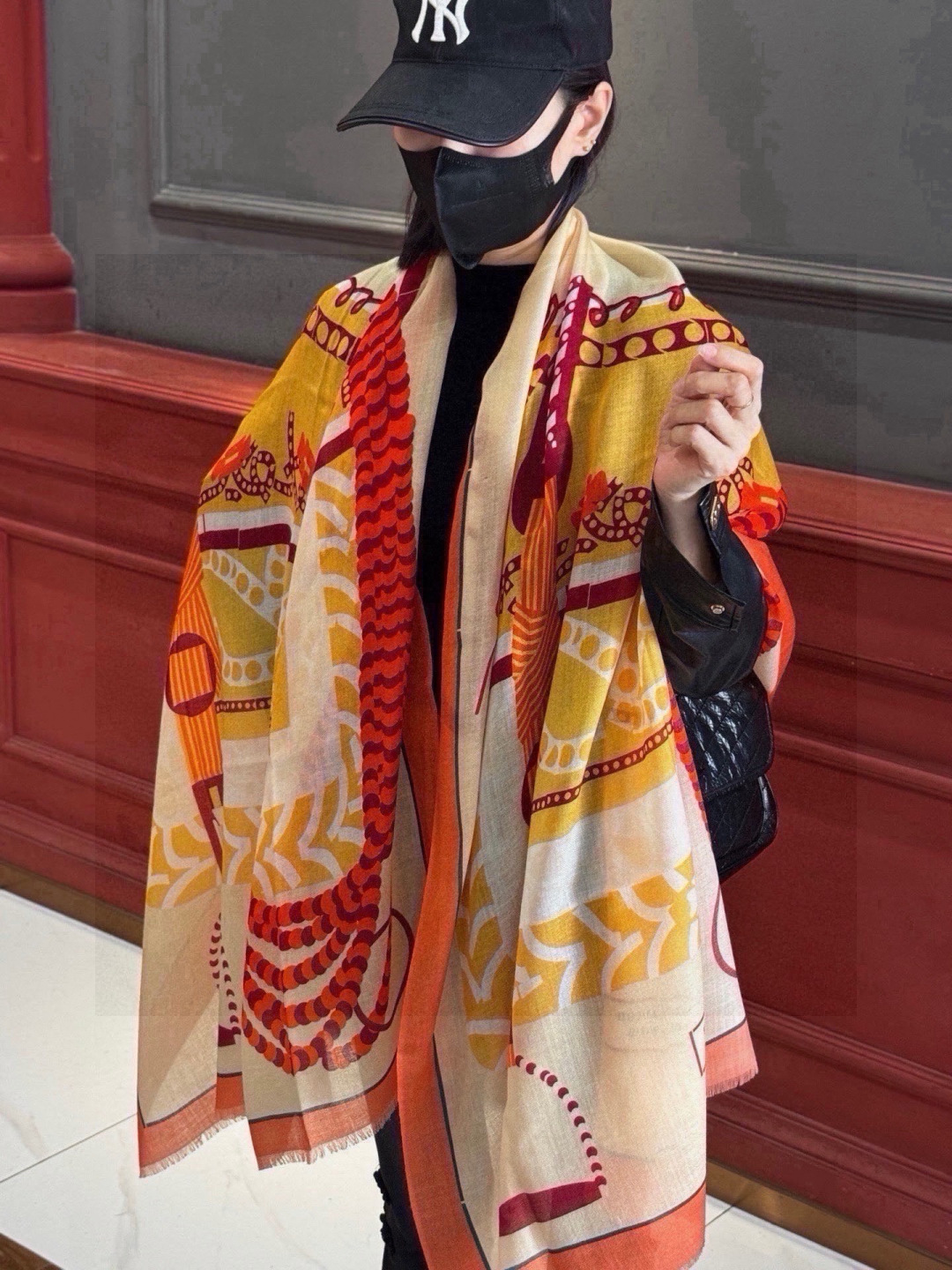 NO:945799,Counter synchronization. Hermes bought it and everyone said it looked good [Saddle Cashmere Long Scarf] Recommended top craftsmanship, great value, Hermès counter popular cashmere long scarf, three-dimensional presentation of patterns and textures, extremely high-grade special craftsmanship, high-end research and development, stunning advent, special cutting-edge craftsmanship, loved by Bai Fumei. Whether it is quality, style or price, it makes them scream for big brands. Super cost-effective, definitely worth buying size 100*200 high version scarf, high version scarf, hermes, hermes19860909专柜同步 Hermes家买了都说好看【马鞍羊绒长巾】推荐顶级工艺超值爱马仕专柜爆款羊绒长巾立体呈现图案纹路实物档次极高特殊工艺高端研发惊艳问世特殊尖端工艺处理受到白富美的喜欢 无论是品质 款式 价格都令大牌控的她们尖叫 超高性价比 绝对值得入手尺寸100*200高版本围巾,高版本围巾,hermes,hermes,scarf