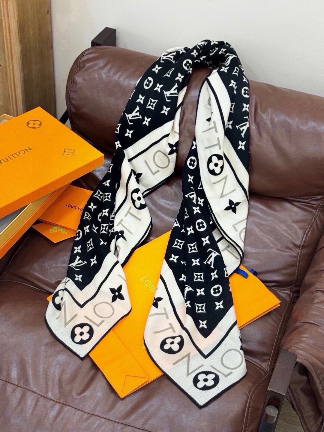 MONOGRAM INFINITY 140丝绒方巾 【140顶级丝绒双面同色】 Monogram Infinity 方巾